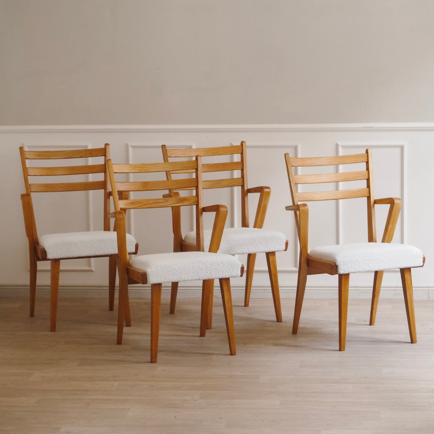 EPOCHE 1950 - 4 Armlehnstühle Mid-Century Modern Stuhl Set