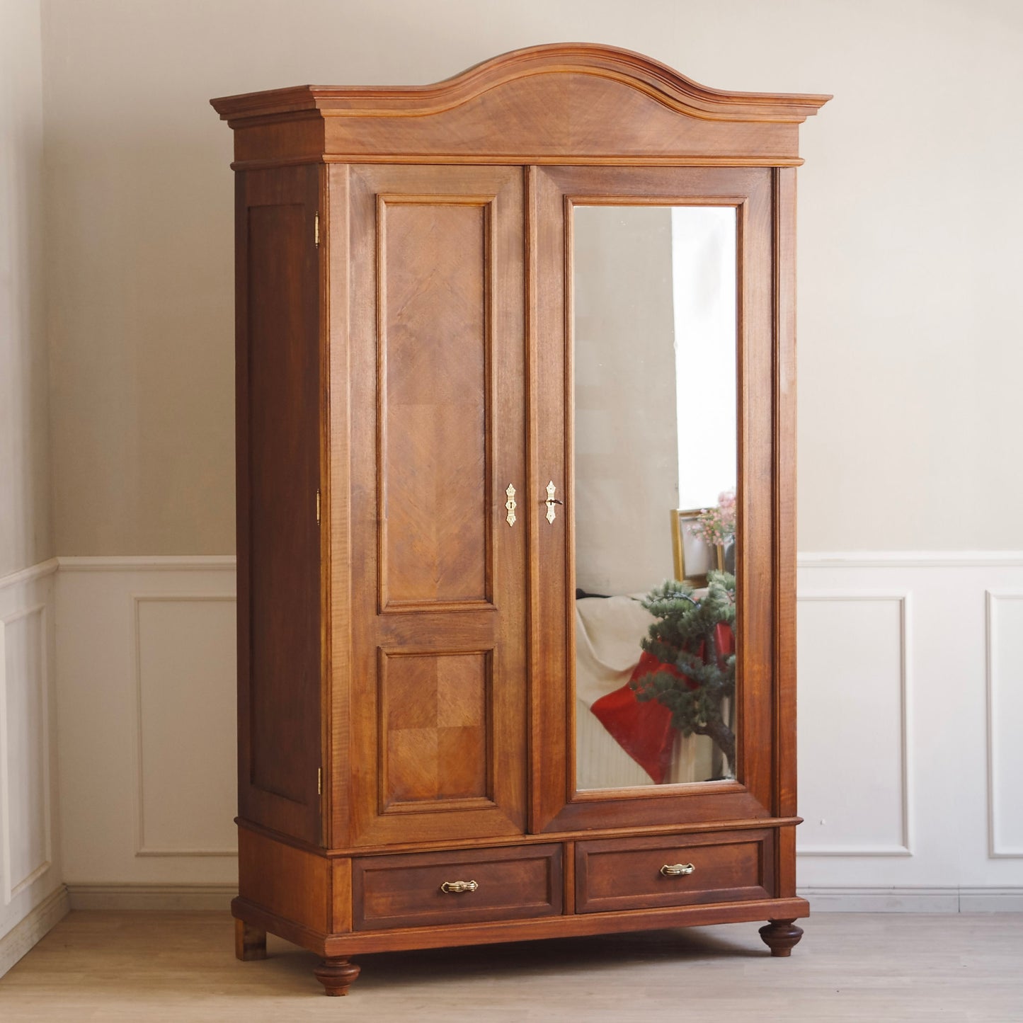 EPOCHE 1900 - Antiker Garderoben- Kleiderschrank mit Spiegel, Mahagoni