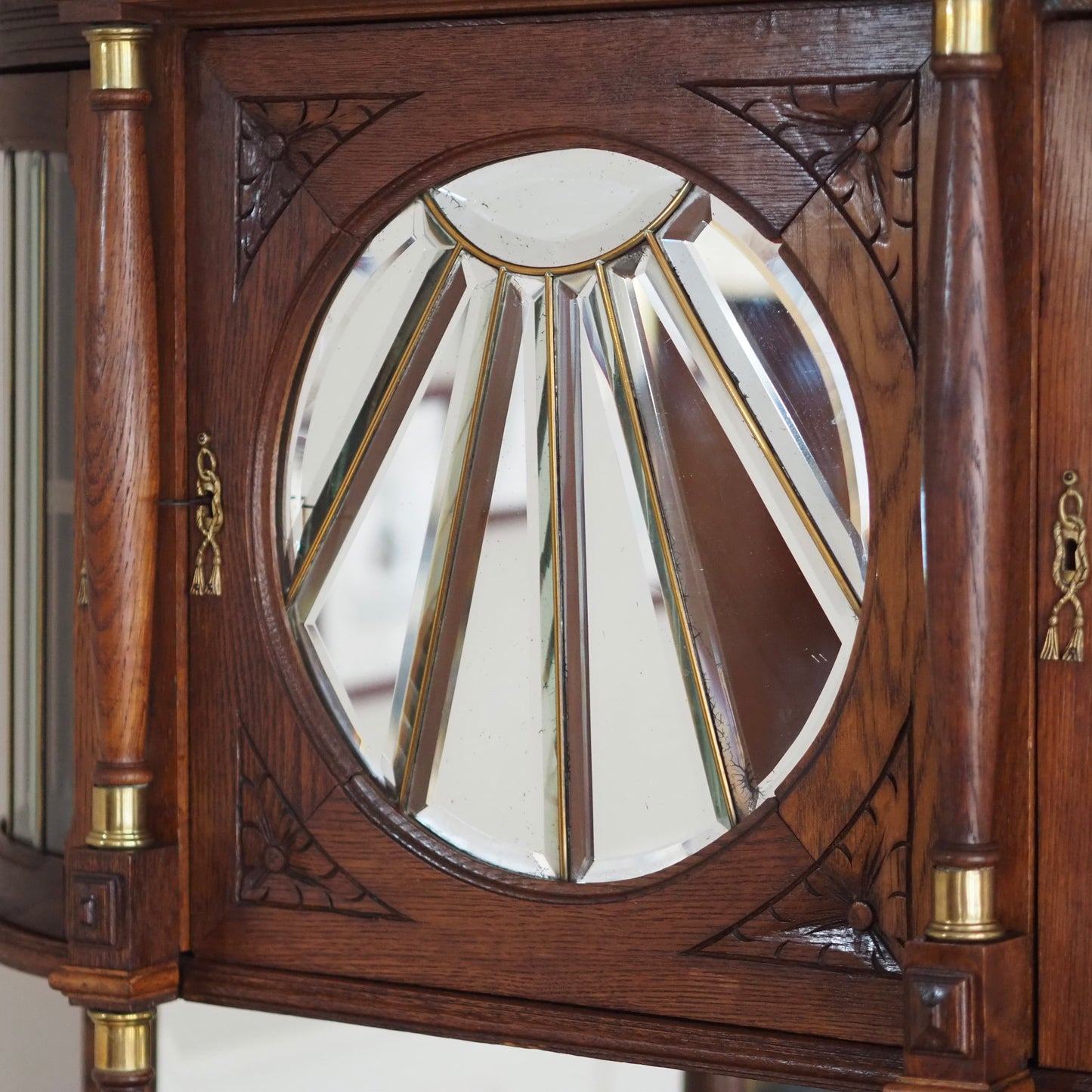 EPOCHE 1900 - Prächtiges Jugendstil Buffet mit Spiegel - Anrichte mit Facettenglas