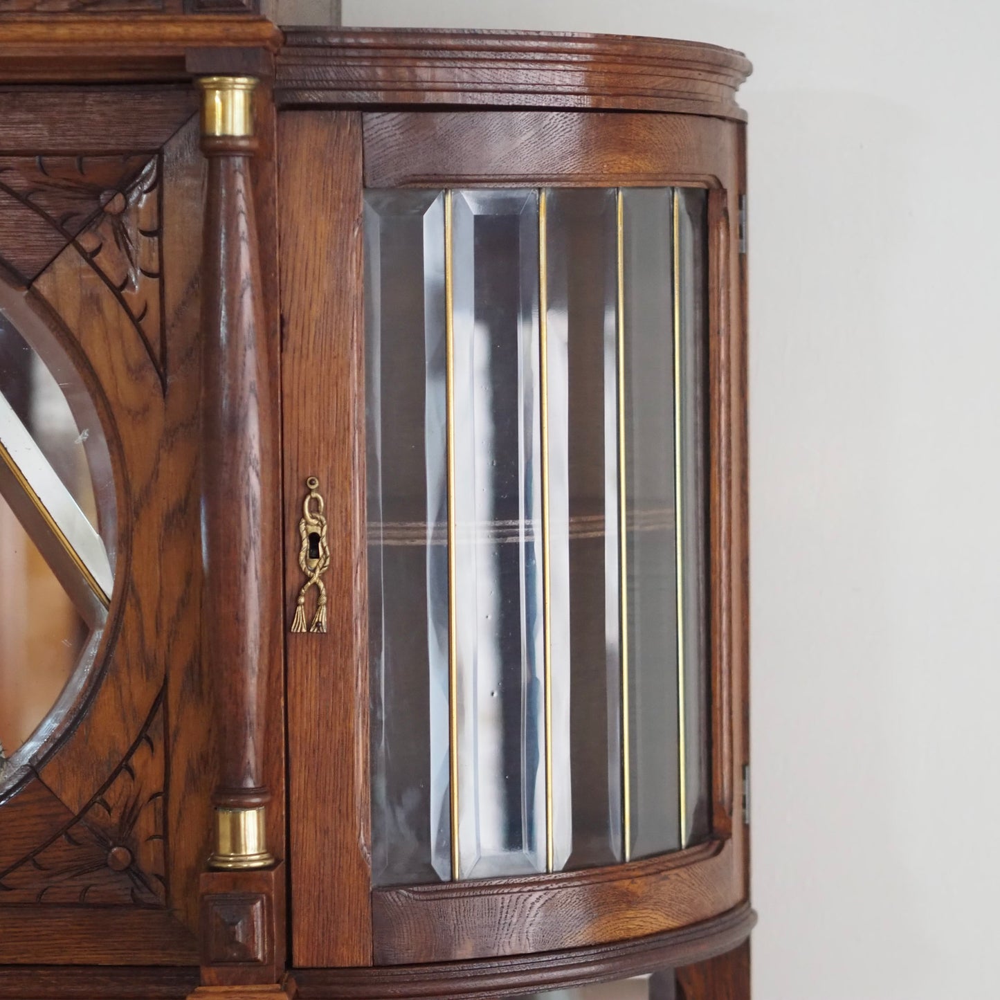 EPOCHE 1900 - Prächtiges Jugendstil Buffet mit Spiegel - Anrichte mit Facettenglas