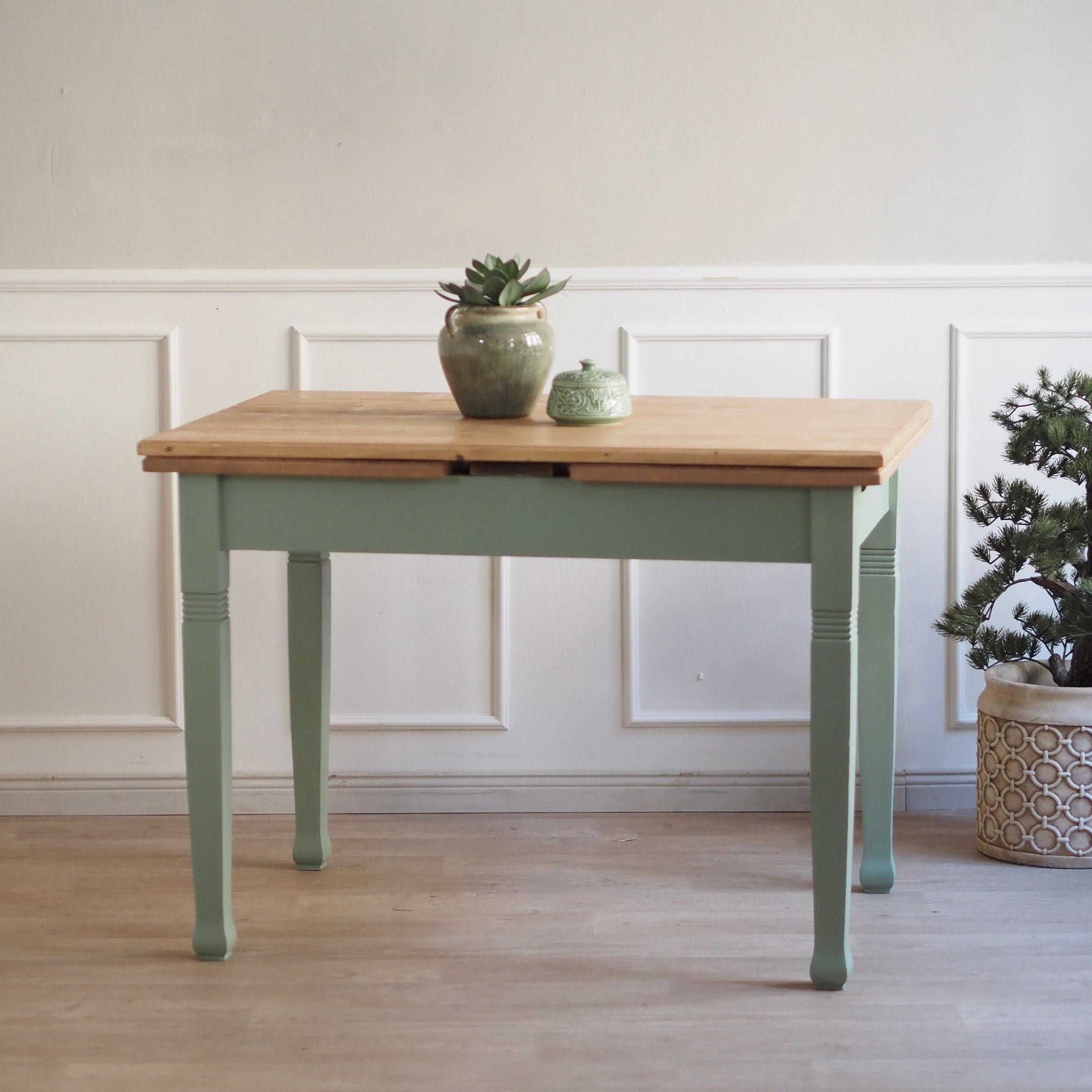 EPOCHE 1910 - Ausziehbarer Landhaus-Küchentisch in Mintgrün, Natur Vintage Esstisch