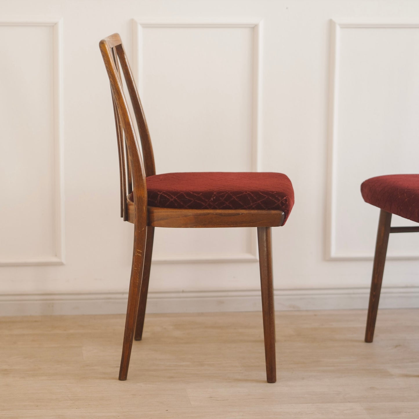 EPOCHE 1960 - Originale Midcentury Stühle, Stuhlset Weinrot