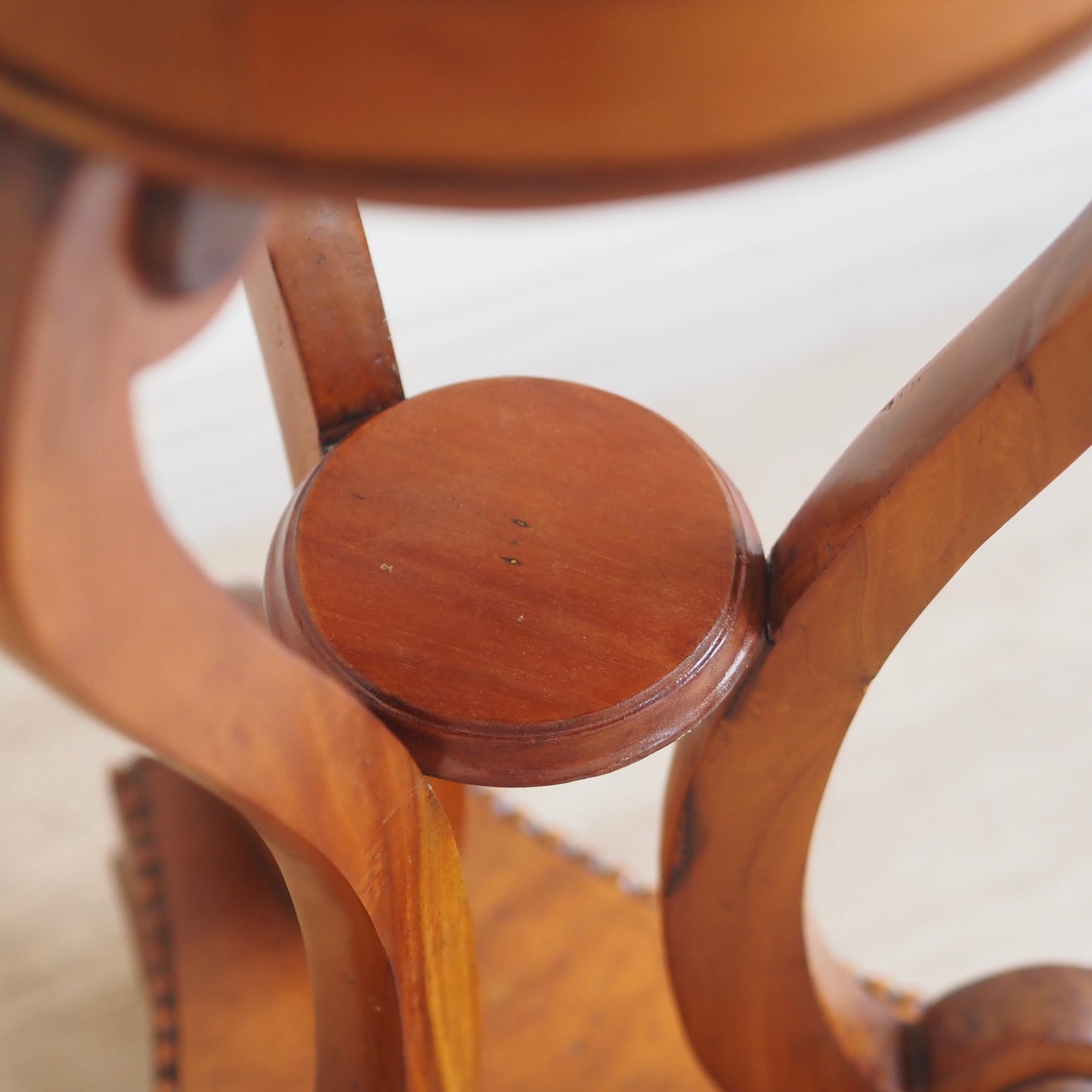 REPRO 1890 - Antiker Beistelltisch Blumenhocker im Biedermeier Stil