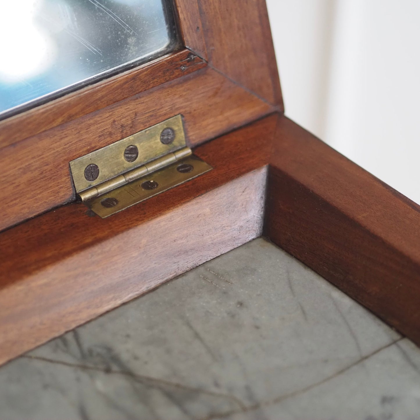 EPOCHE 1850 - Biedermeier, Empire Frisier,- Schmink- & Beistelltisch