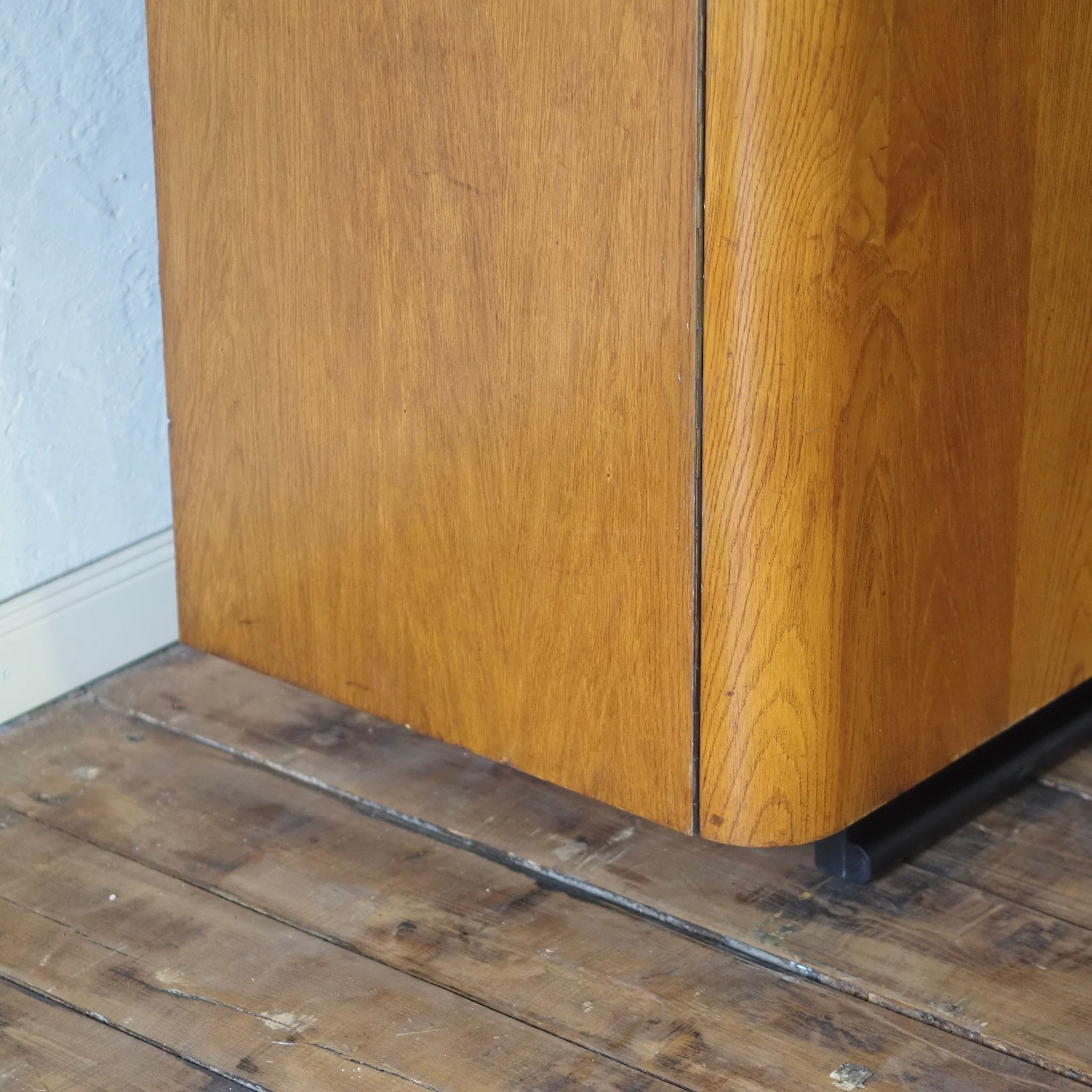 EPOCHE 1940 - Eleganter Art Déco Kleiderschrank 3türig