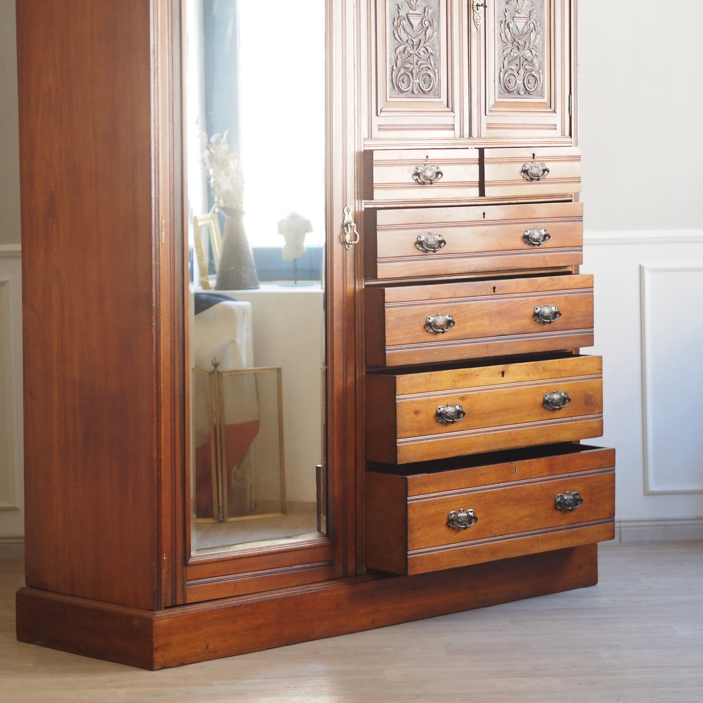EPOCHE 1890 - Englischer Kleiderschrank mit Spiegel - Gründerzeit