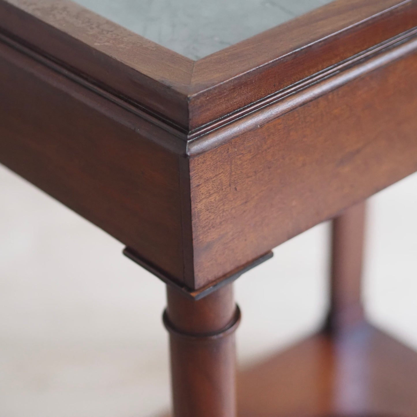 EPOCHE 1850 - Biedermeier, Empire Frisier,- Schmink- & Beistelltisch