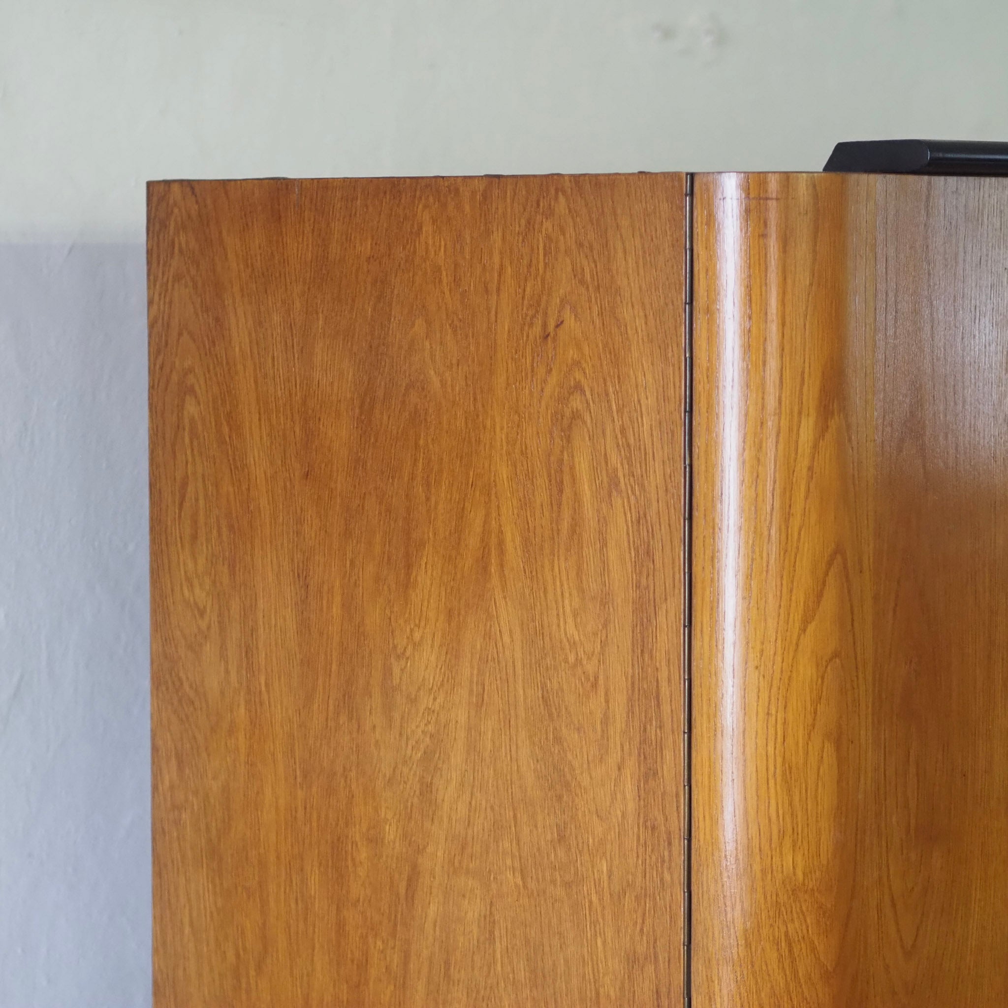 EPOCHE 1940 - Eleganter Art Déco Kleiderschrank 3türig