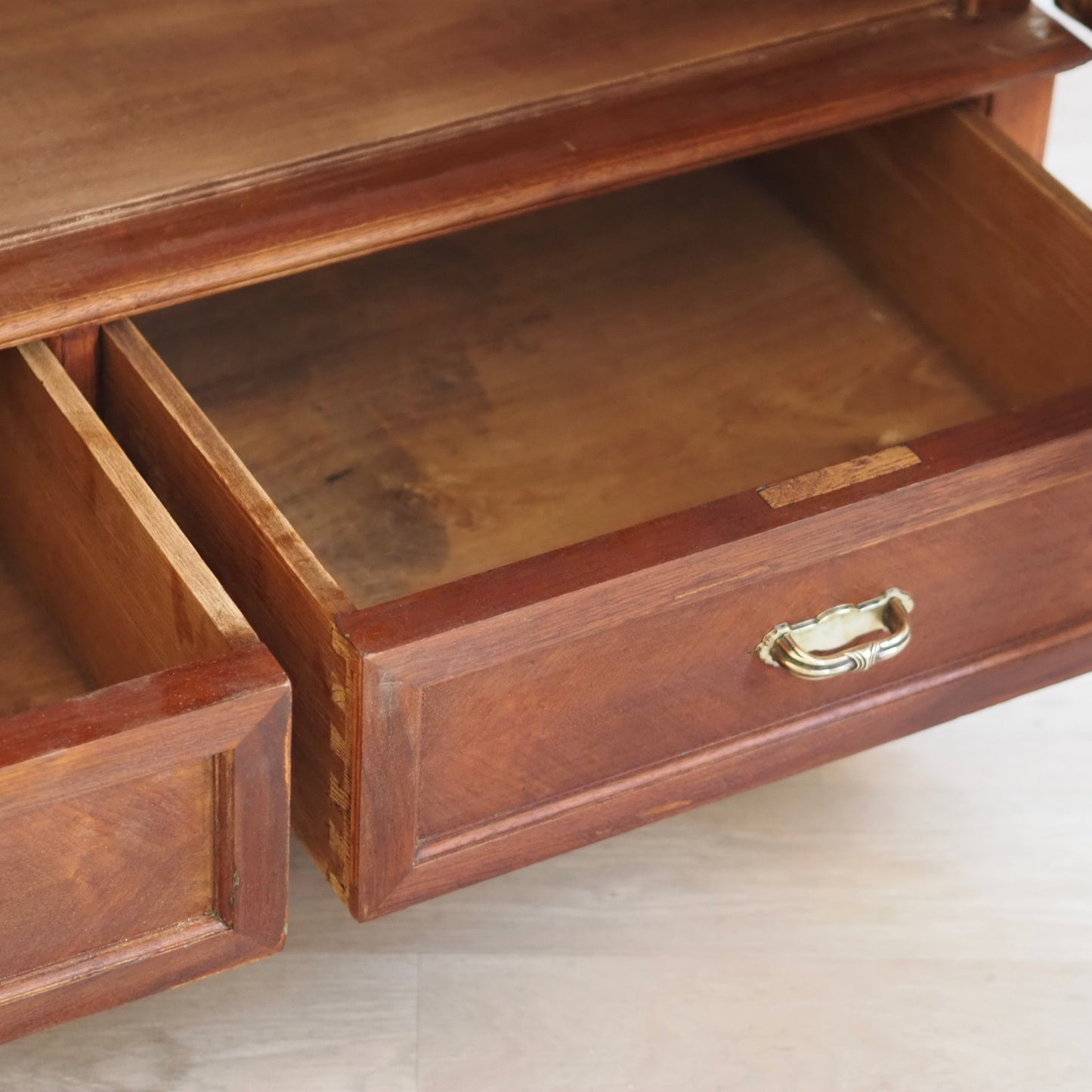 EPOCHE 1900 - Antiker Garderoben- Kleiderschrank mit Spiegel, Mahagoni