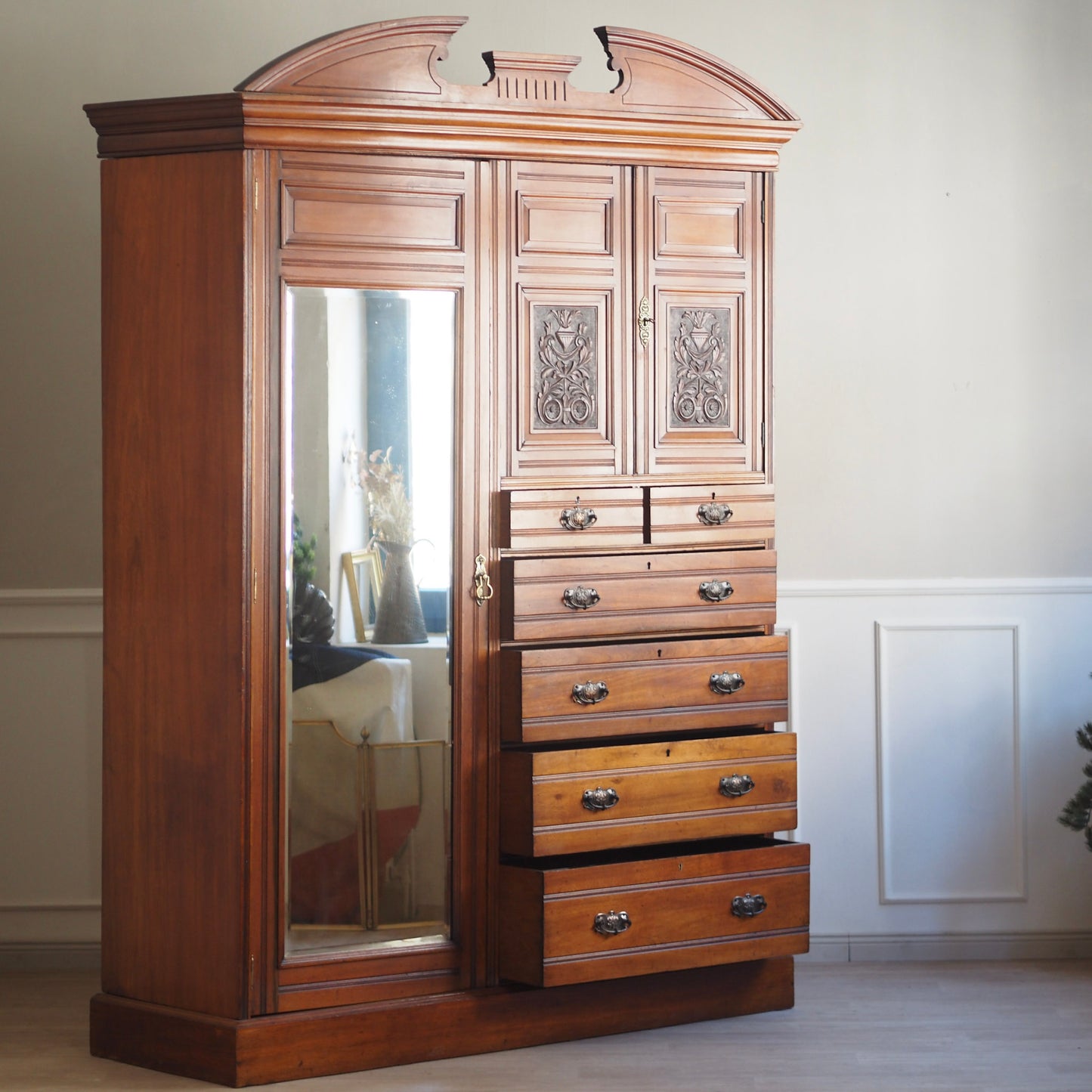 EPOCHE 1890 - Englischer Kleiderschrank mit Spiegel - Gründerzeit