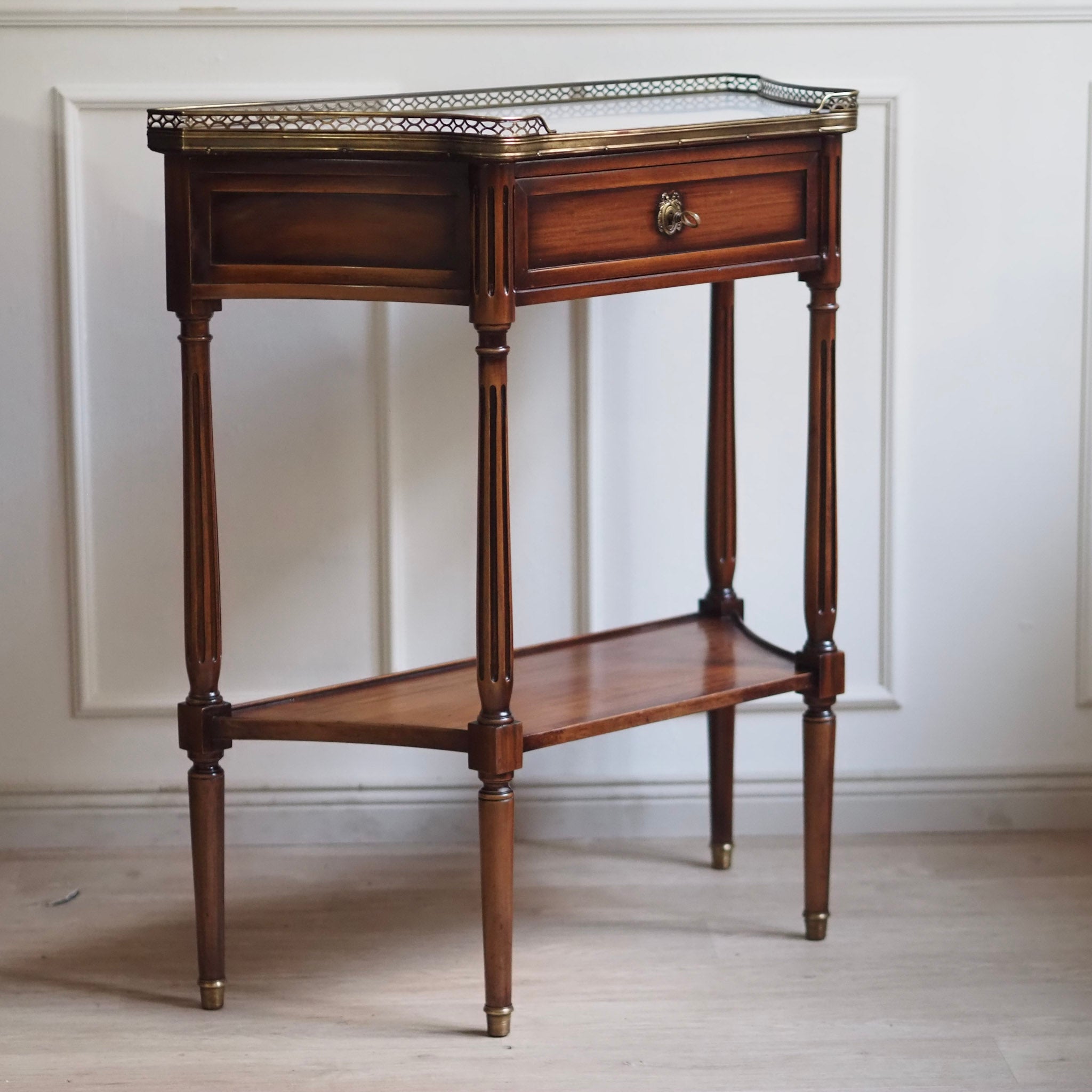 EPOCHE 1890 - Französischer Mahagoni Konsolentisch mit Marmor - Louis XVI Stil