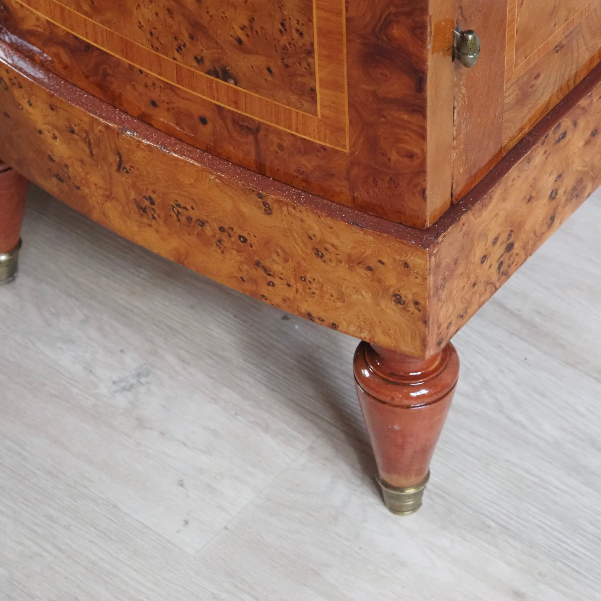 Französischer Kleiderschrank mit Wurzelholz und Intarsien - Großer Spiegel, um 1880–1900