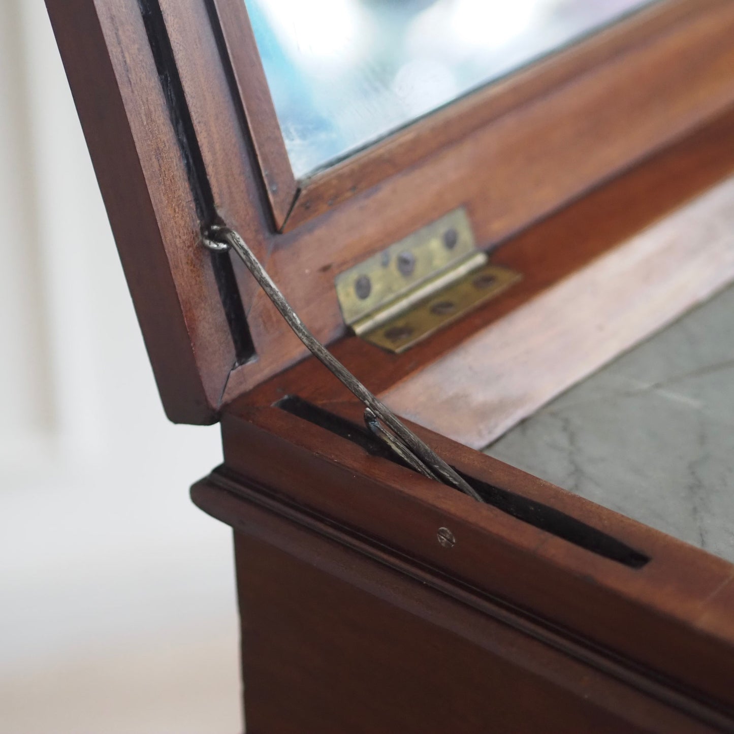 EPOCHE 1850 - Biedermeier, Empire Frisier,- Schmink- & Beistelltisch