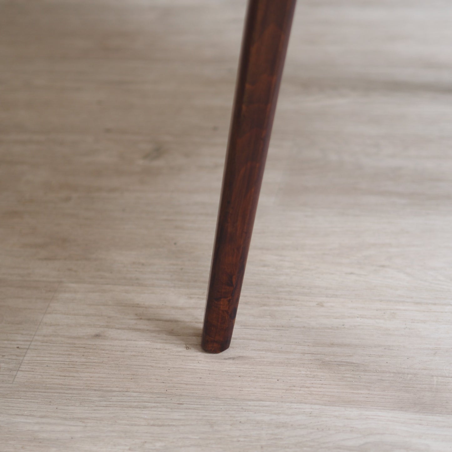 EPOCHE 1960 - Mid Century Beistelltisch mit Glasplatte