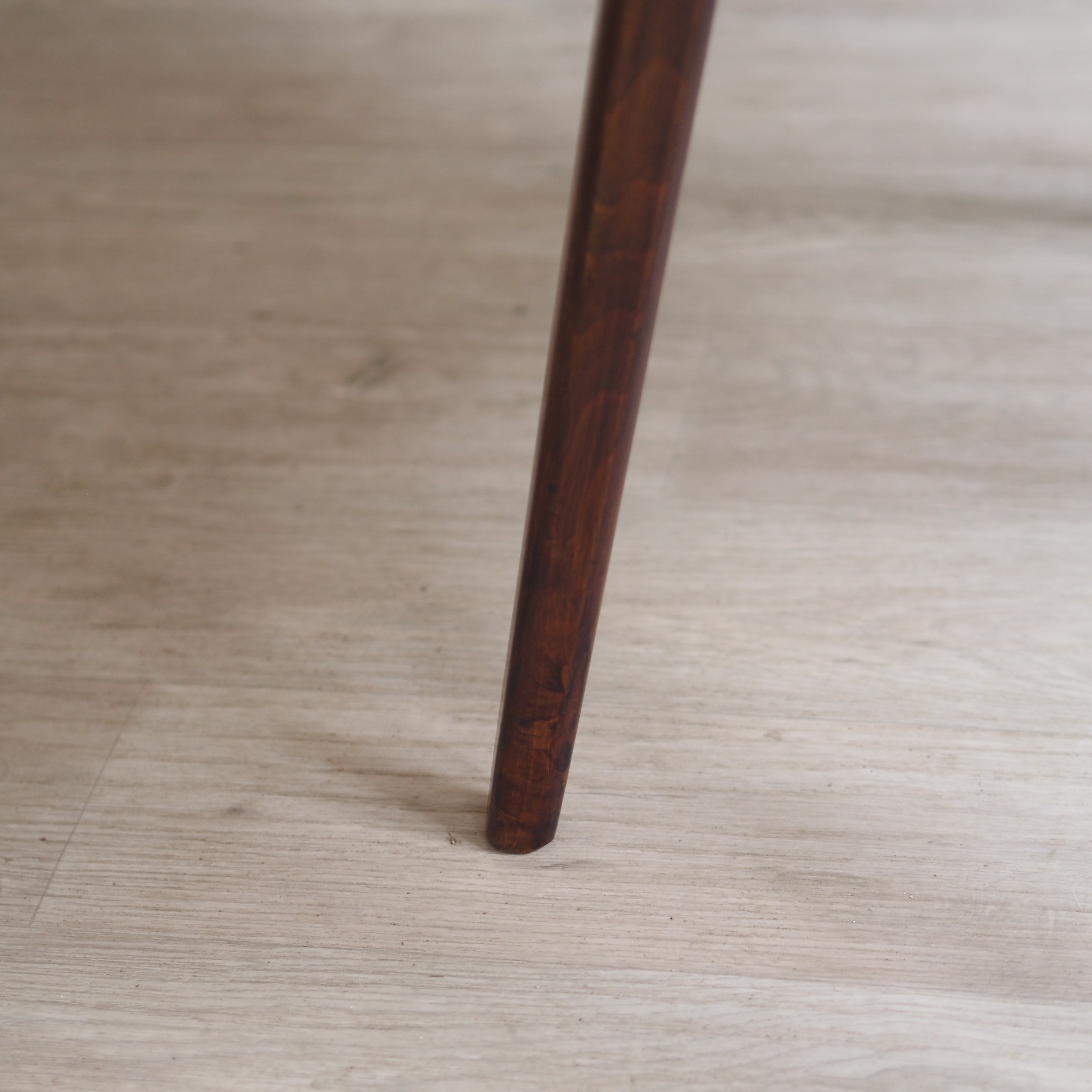 EPOCHE 1960 - Mid Century Beistelltisch mit Glasplatte