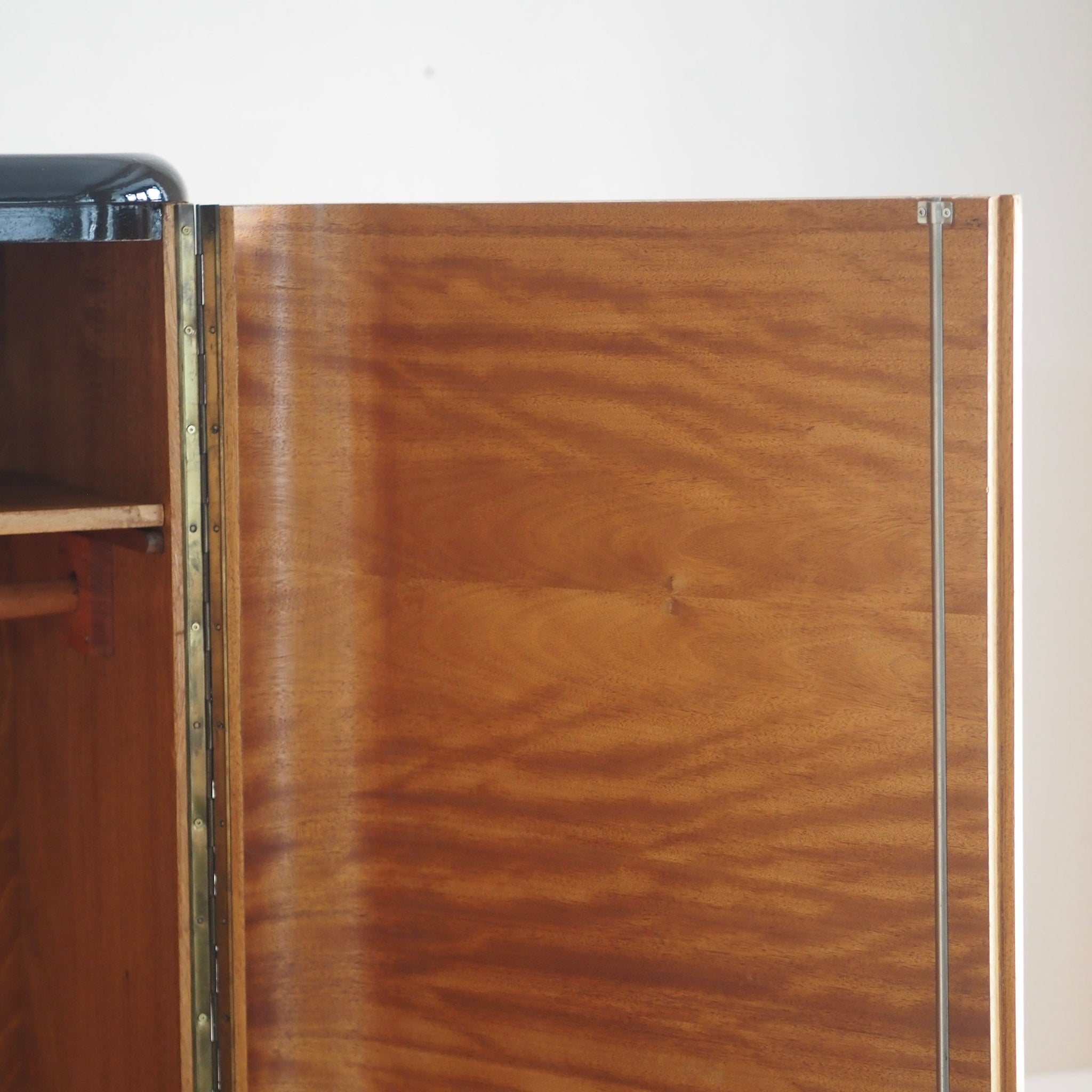 Art-Déco Kleiderschrank dreitürig Wurzelholz um 1940