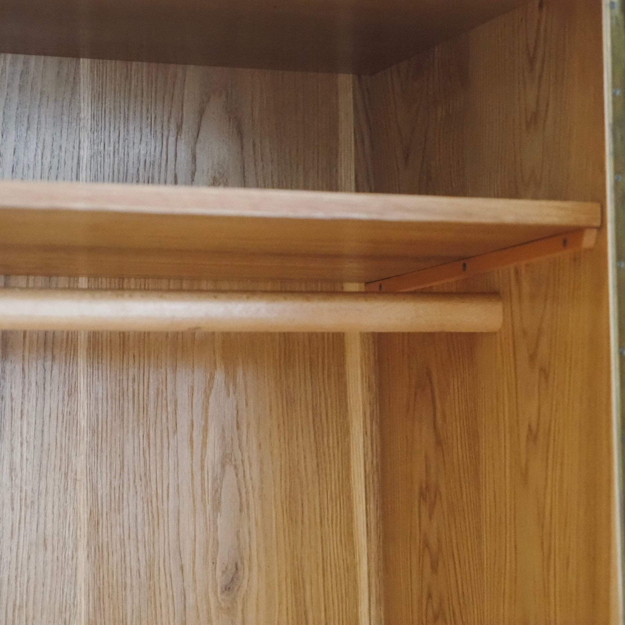 EPOCHE 1950 - Mid Century Kleiderschrank 2-türig sanft geschwungen