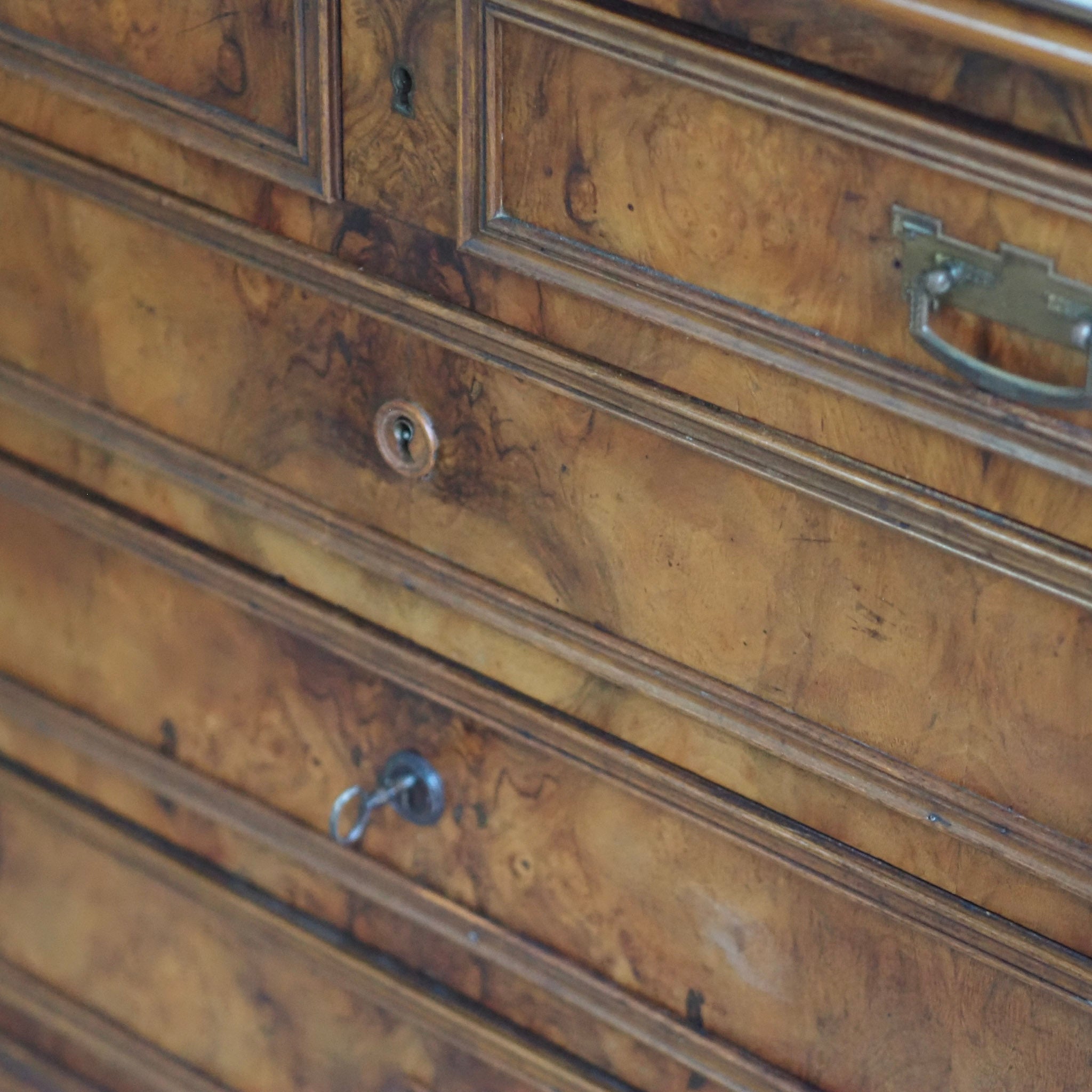 EPOCHE 1880 - Antike Spiegelkommode mit weißem Marmor aus der Gründerzeit