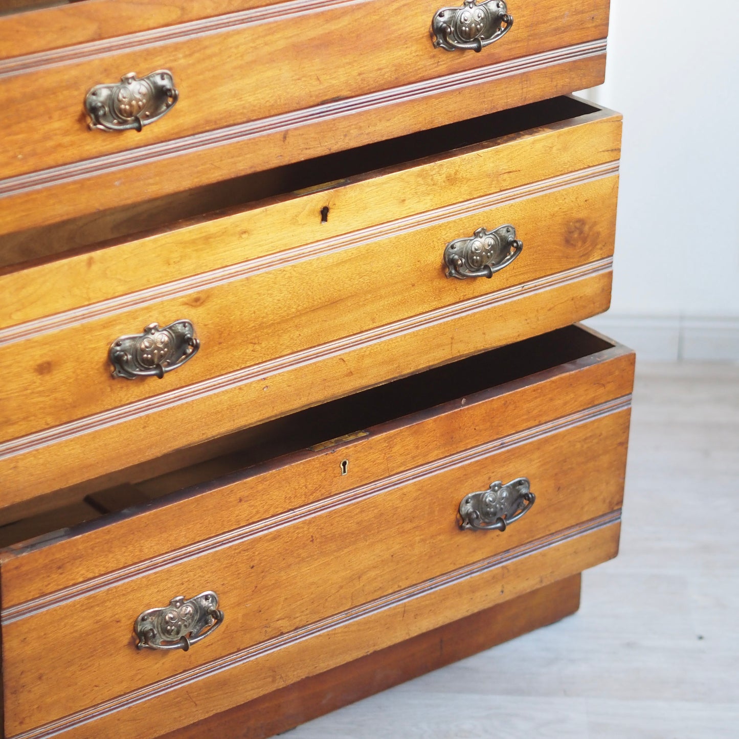EPOCHE 1890 - Englischer Kleiderschrank mit Spiegel - Gründerzeit
