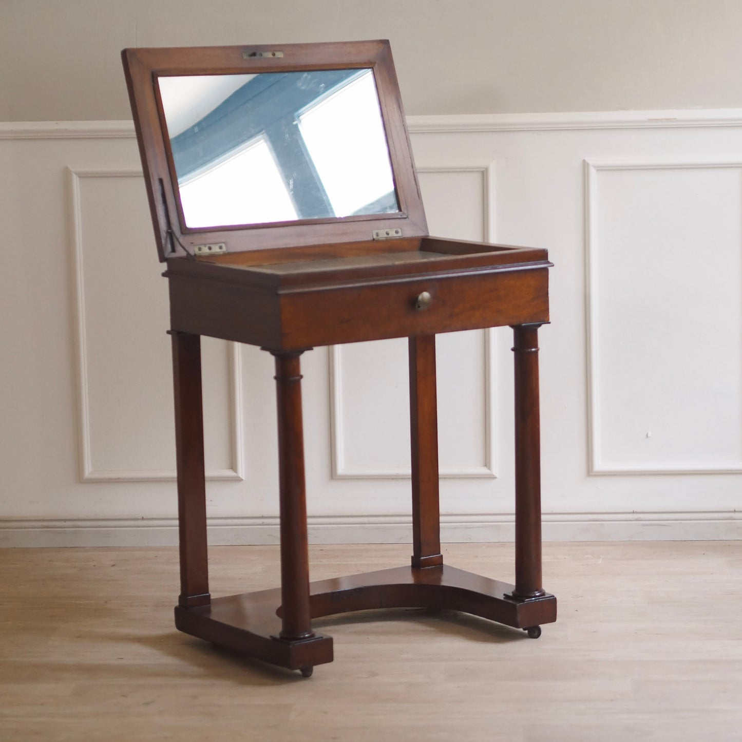 EPOCHE 1850 - Biedermeier, Empire Frisier,- Schmink- & Beistelltisch