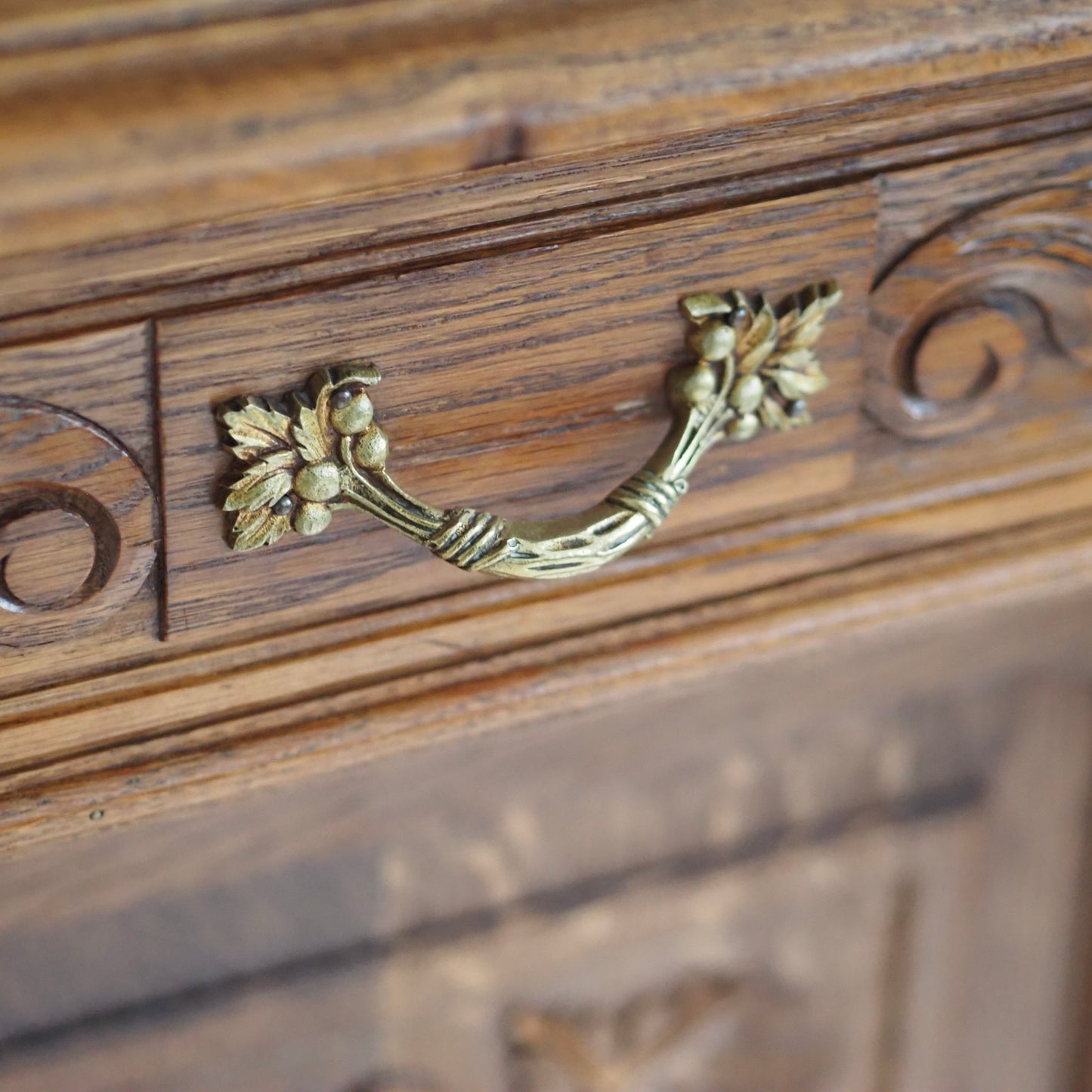 EPOCHE 1900 - Prächtiges Jugendstil Buffet mit Spiegel - Anrichte mit Facettenglas