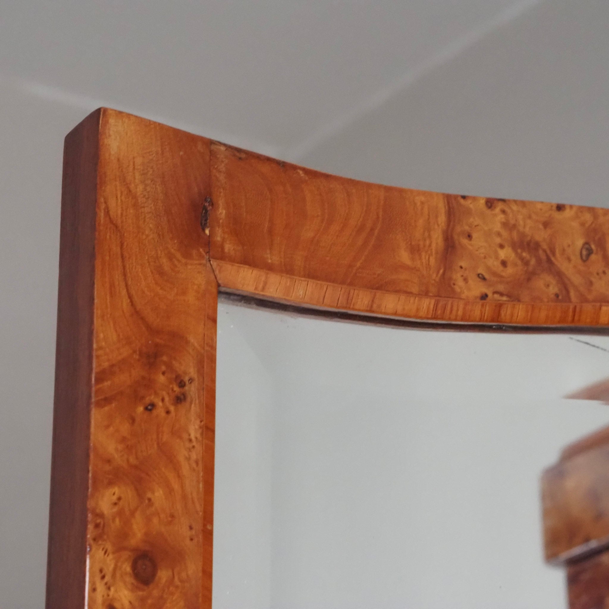 Französischer Kleiderschrank mit Wurzelholz und Intarsien - Großer Spiegel, um 1880–1900