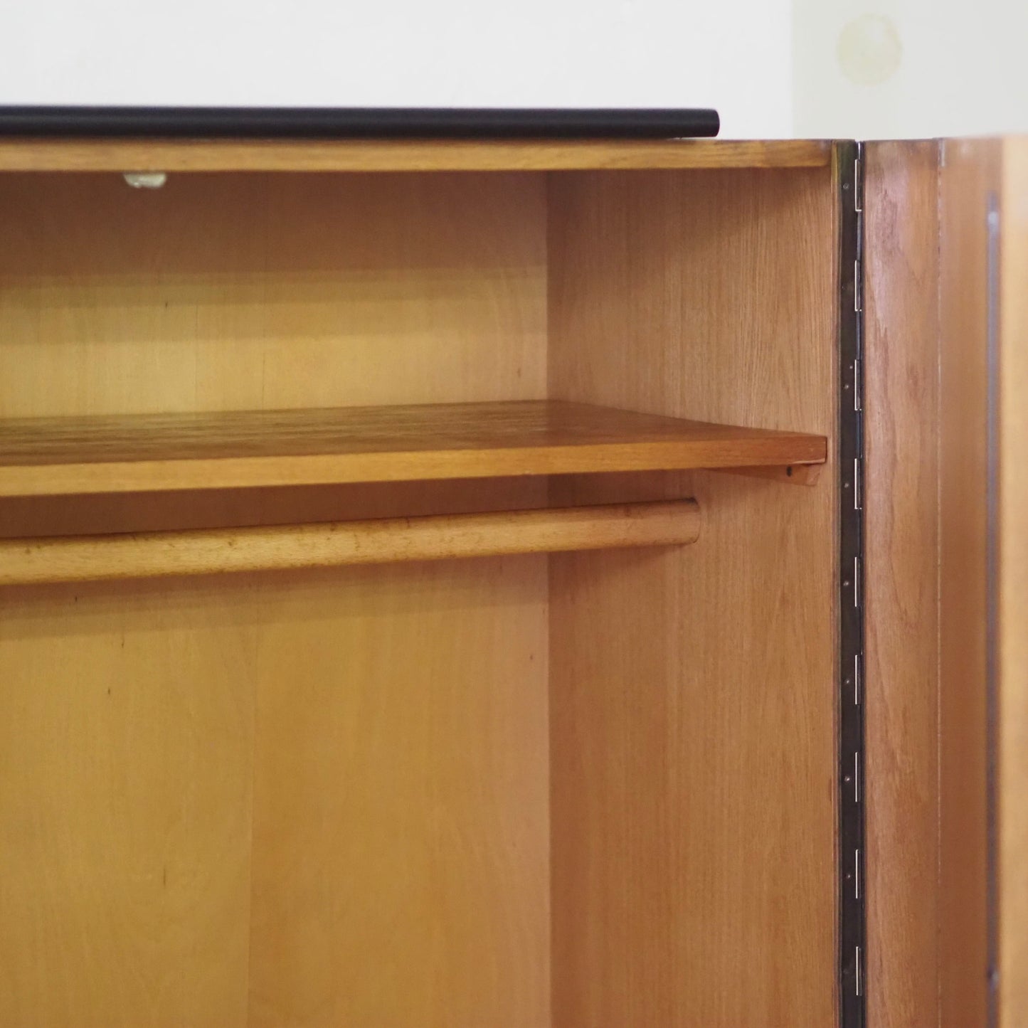 EPOCHE 1940 - Eleganter Art Déco Kleiderschrank 3türig