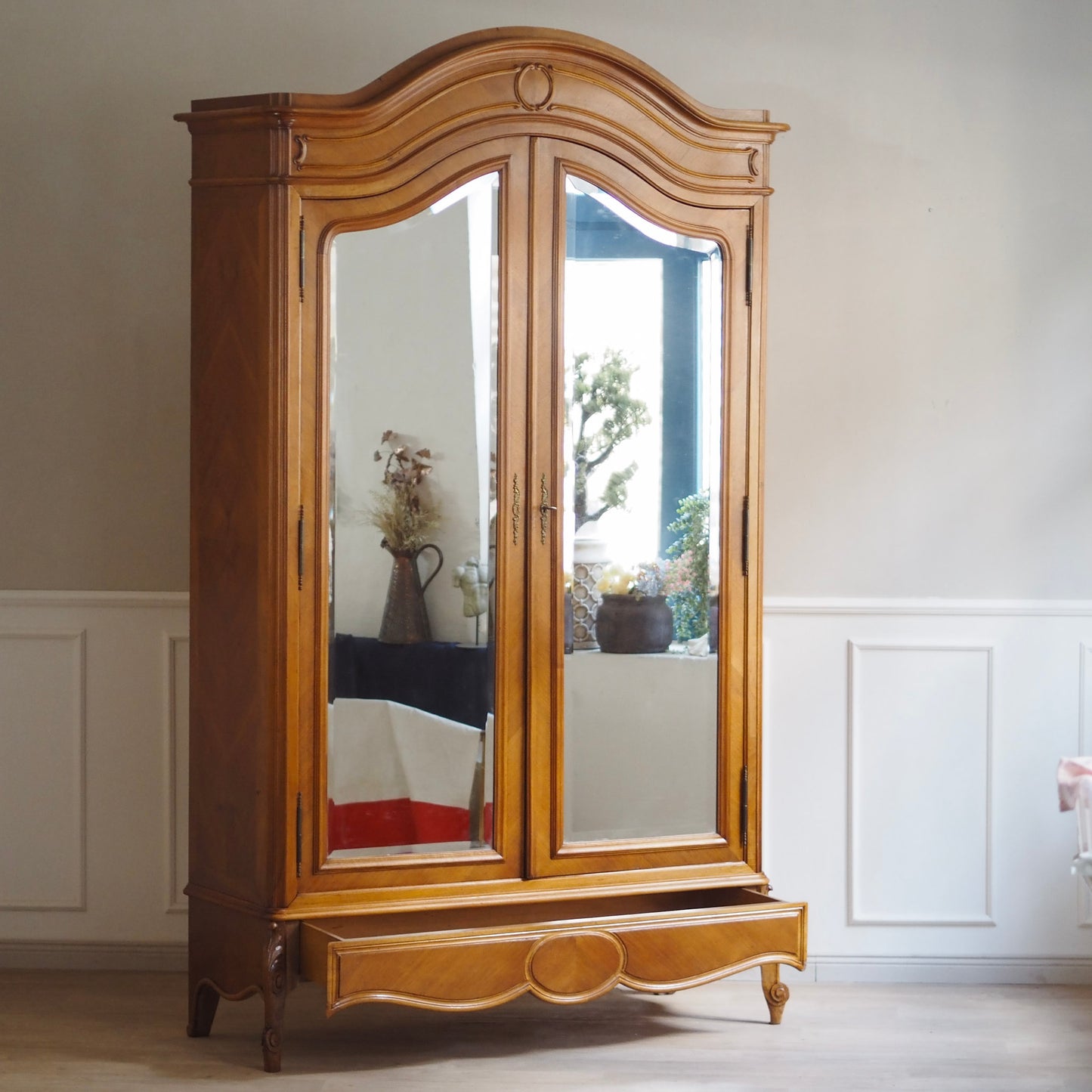 EPOCHE 1890 - Antiker französischer Spiegelschrank im Louis XV Stil