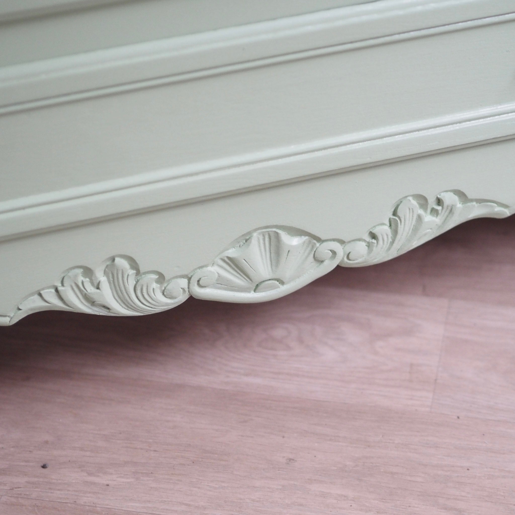 EPOCHE 1920 - Französische Landhaus Kommode patiniert in mintgrün - Louis XV Stil