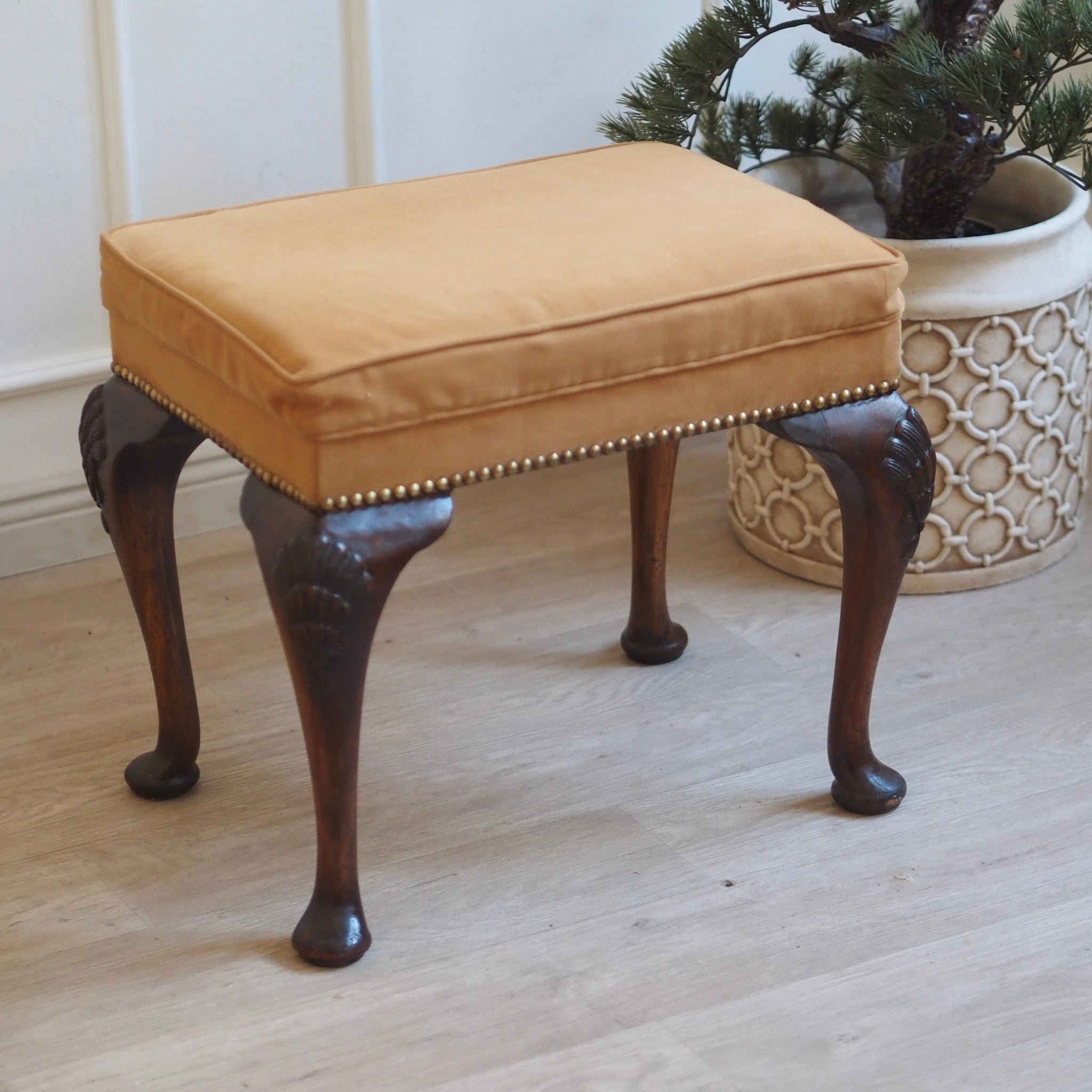 EPOCHE 1920 - Antiker Frisier,- Schminkhocker mit Samtbezug