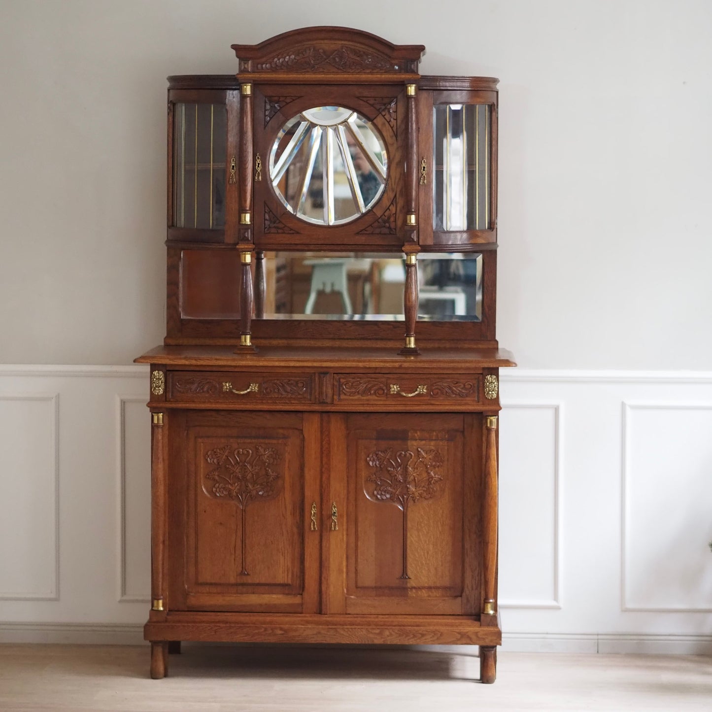 EPOCHE 1900 - Prächtiges Jugendstil Buffet mit Spiegel - Anrichte mit Facettenglas