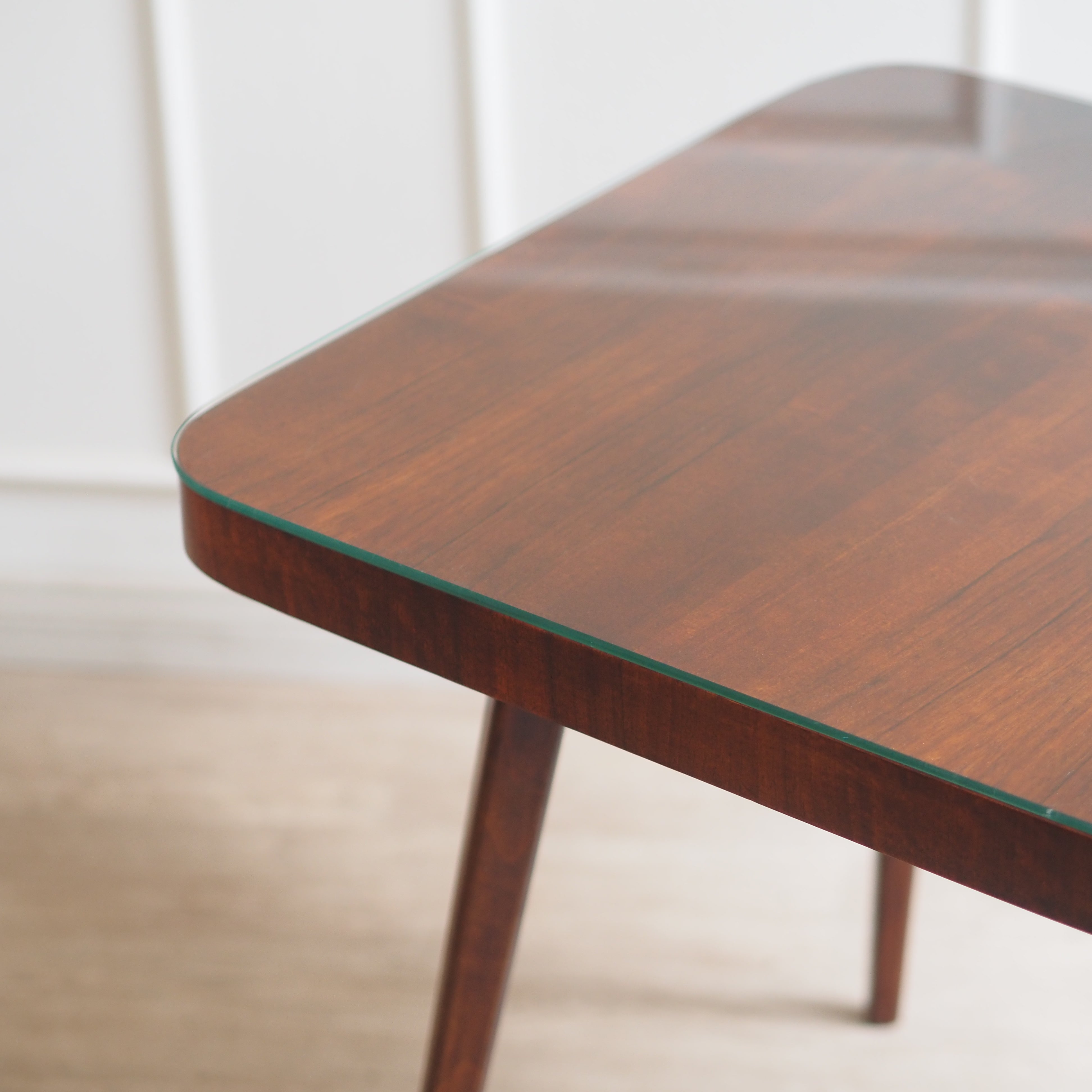 EPOCHE 1960 - Mid Century Beistelltisch mit Glasplatte