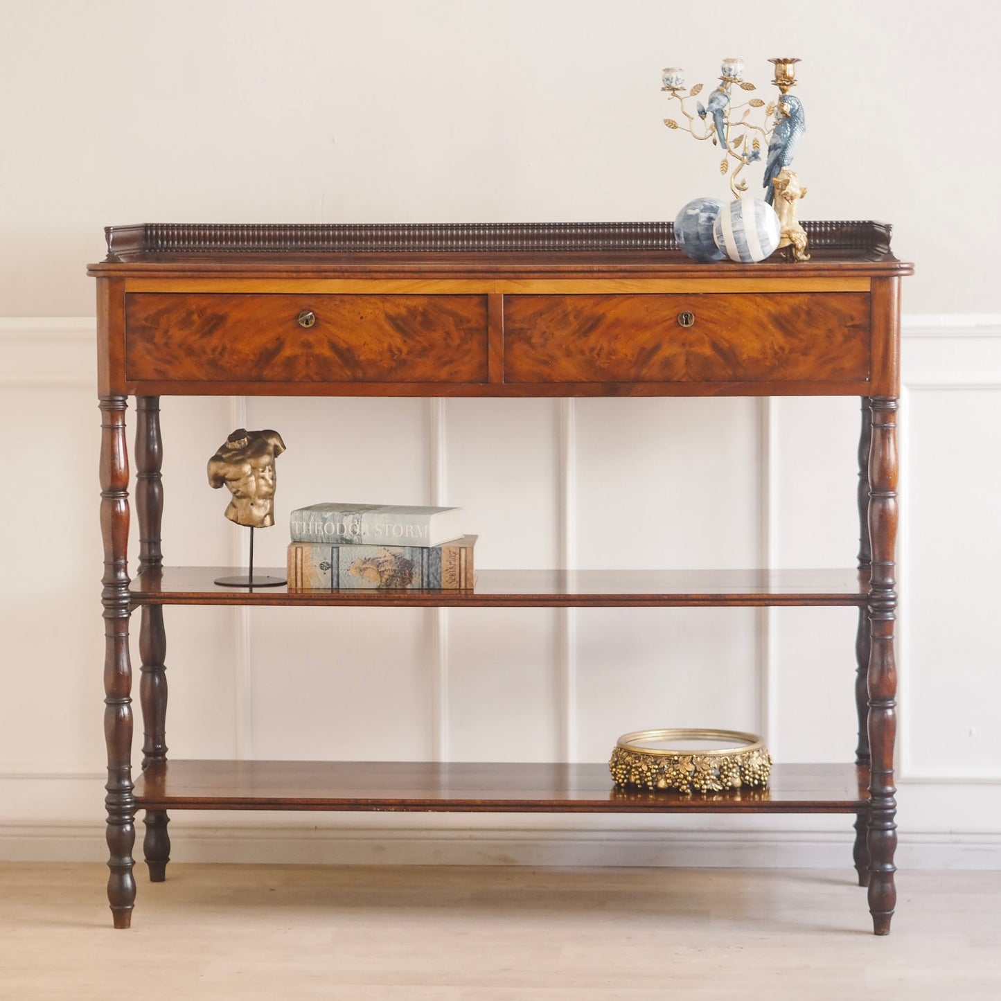 EPOCHE 1890 - Französicher Mahagoni Konsolentisch Etagere