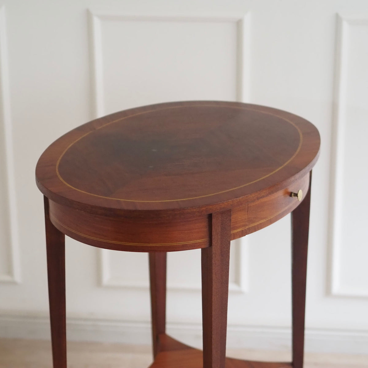 EPOCHE 1900 - Französischer Mahagoni Beistelltisch oval - Louis XVI Stil