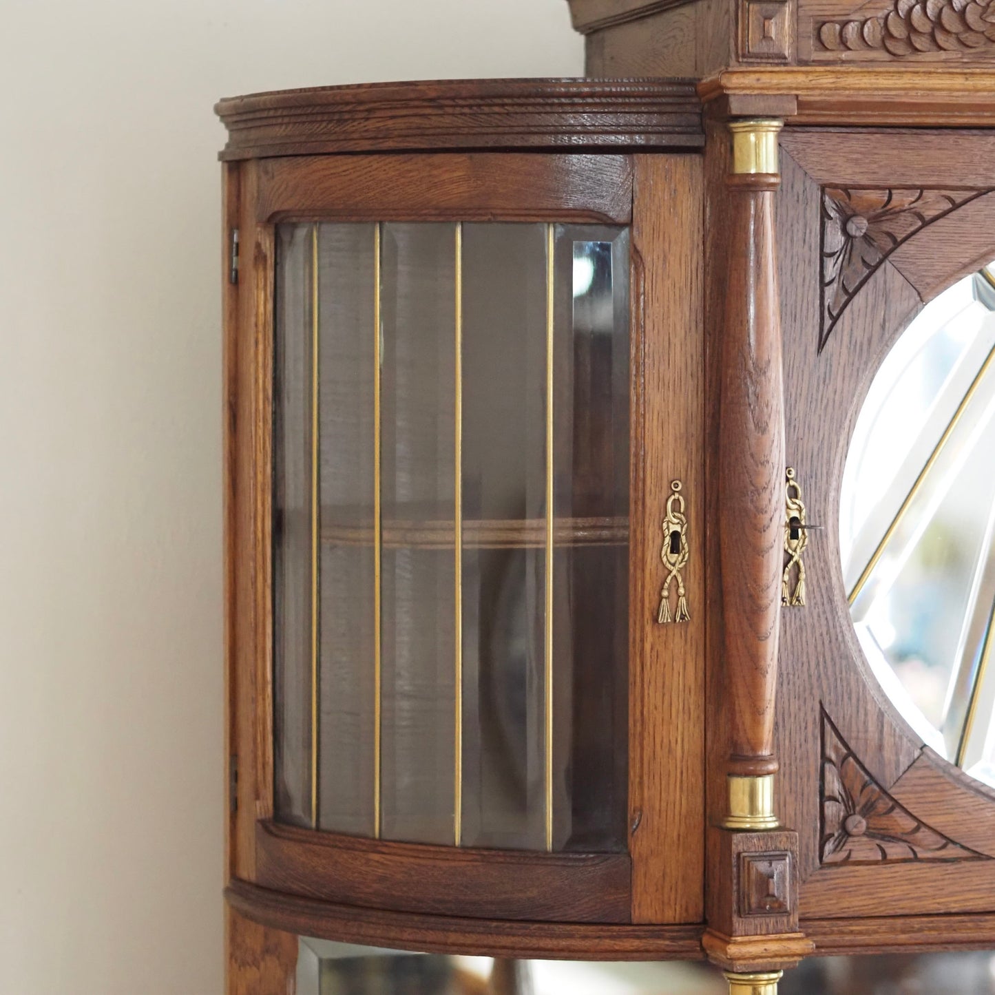 EPOCHE 1900 - Prächtiges Jugendstil Buffet mit Spiegel - Anrichte mit Facettenglas