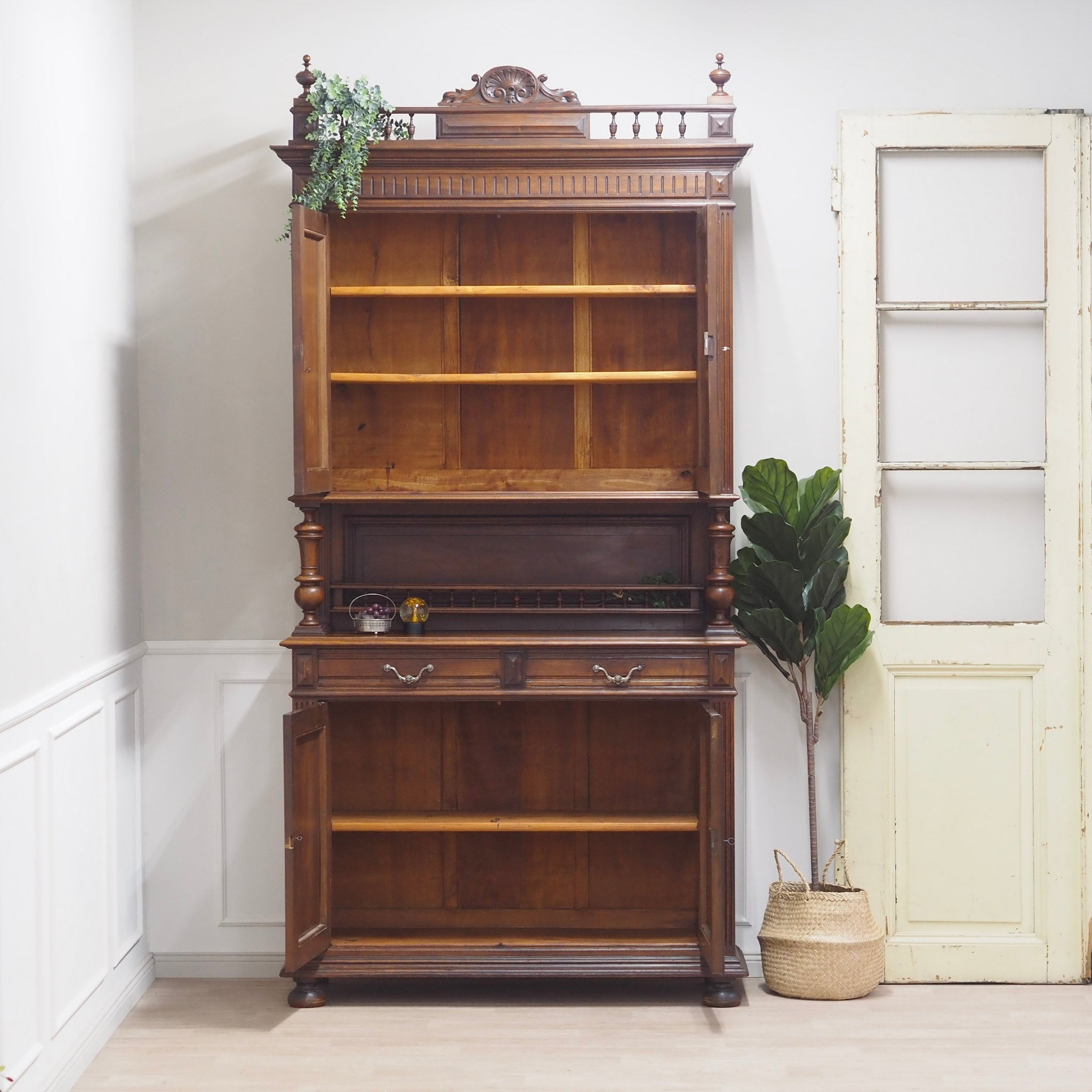 EPOCHE 1890 - Gründerzeit Buffet Kredenz Nussbaum