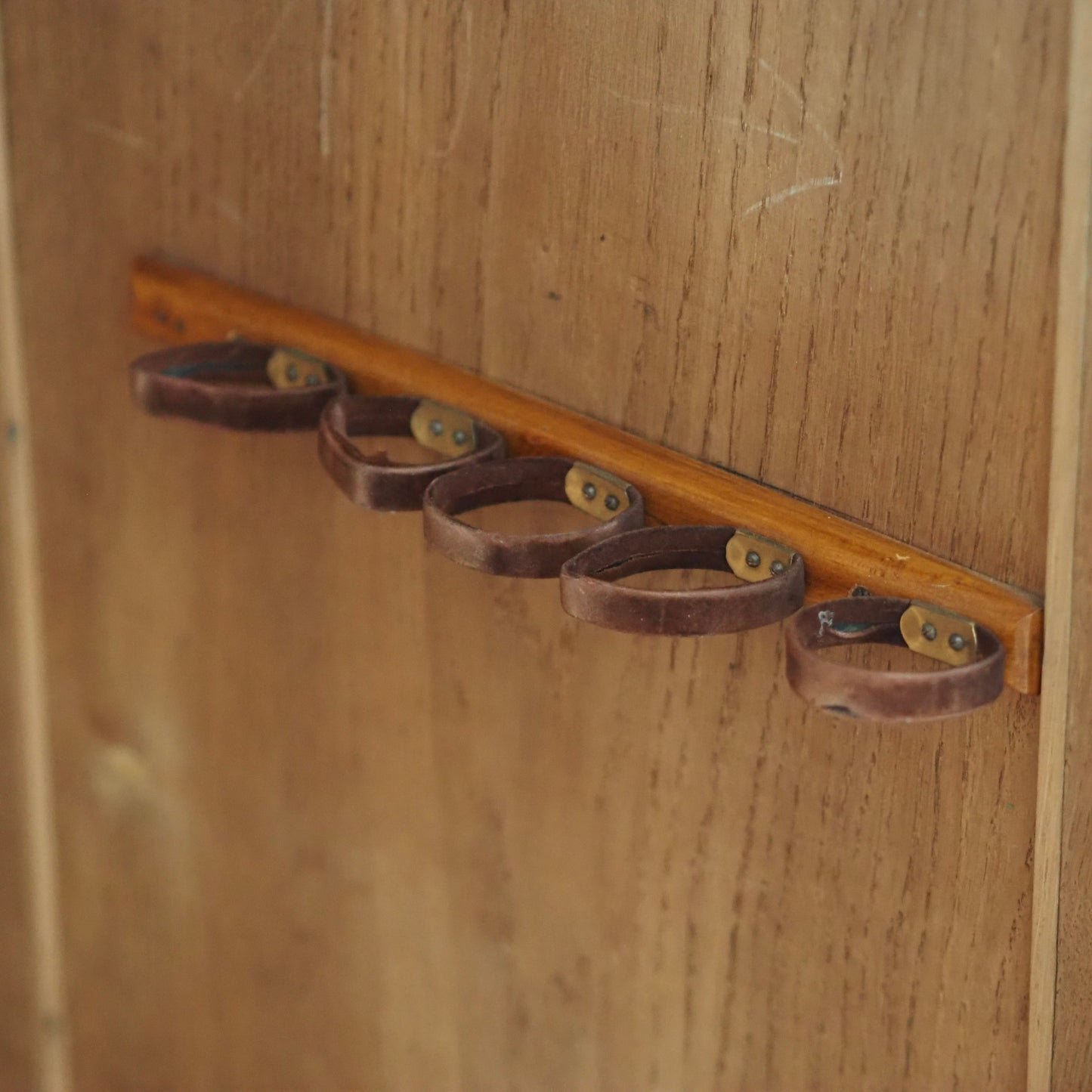EPOCHE 1900 - Antiker Garderoben- Kleiderschrank mit Spiegel, Mahagoni