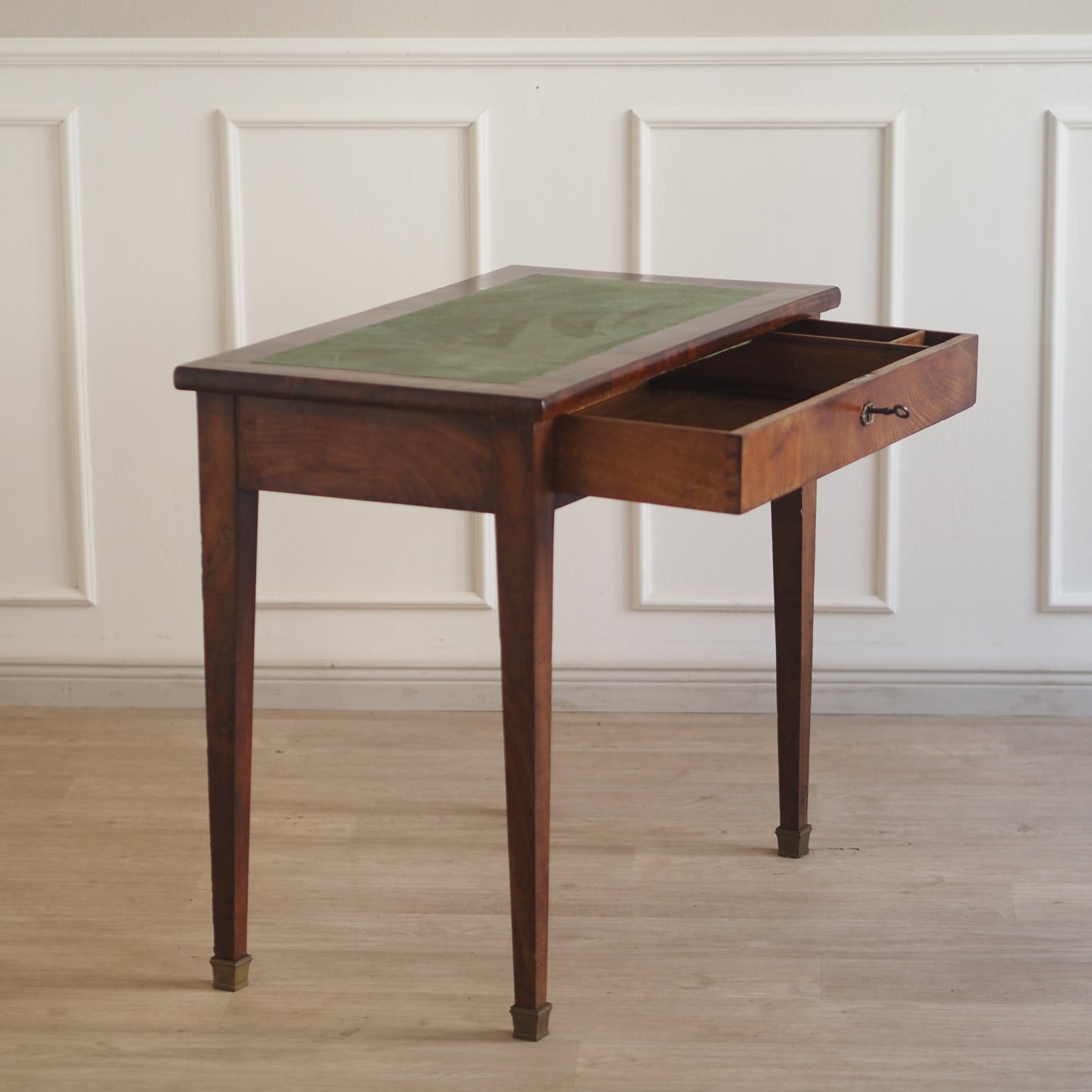EPOCHE 1850 - Antiker ausziehbarer Konsolentisch mit Leder / Empire Schreibtisch