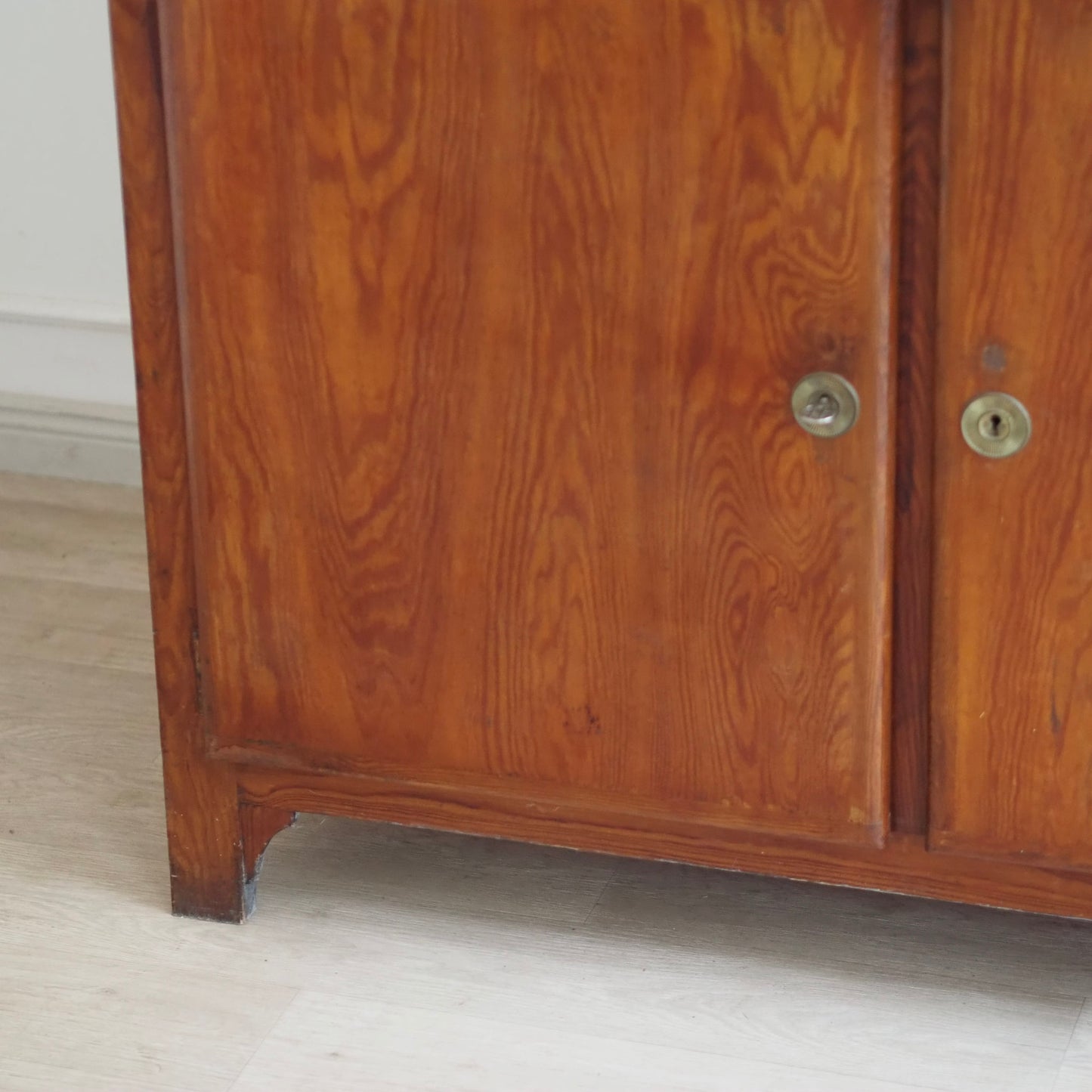 EPOCHE 1930 - Vintage Kommode / Küchenbuffet mit Glasdetails