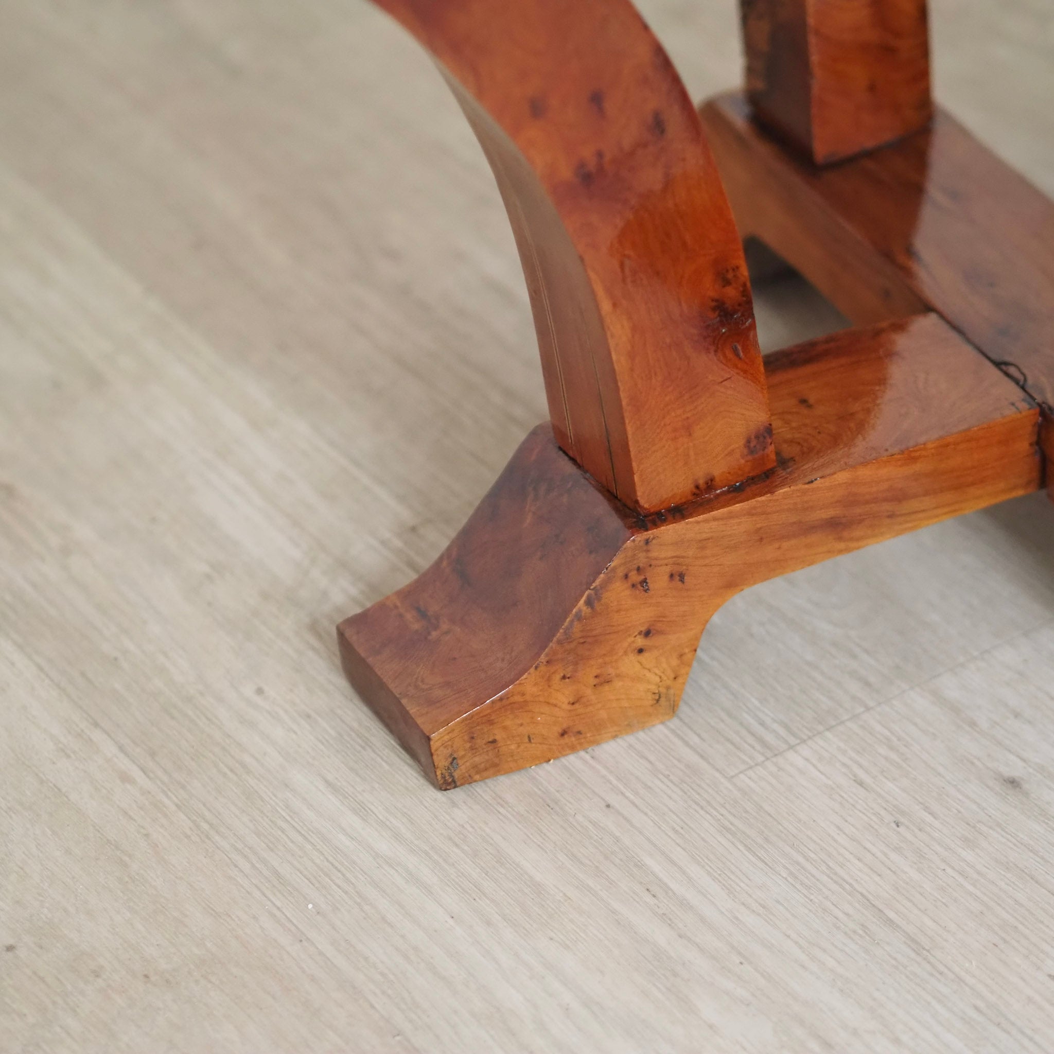 EPOCHE 1920 - Art Déco Beistelltisch mit Sternintarsie aus Frankreich