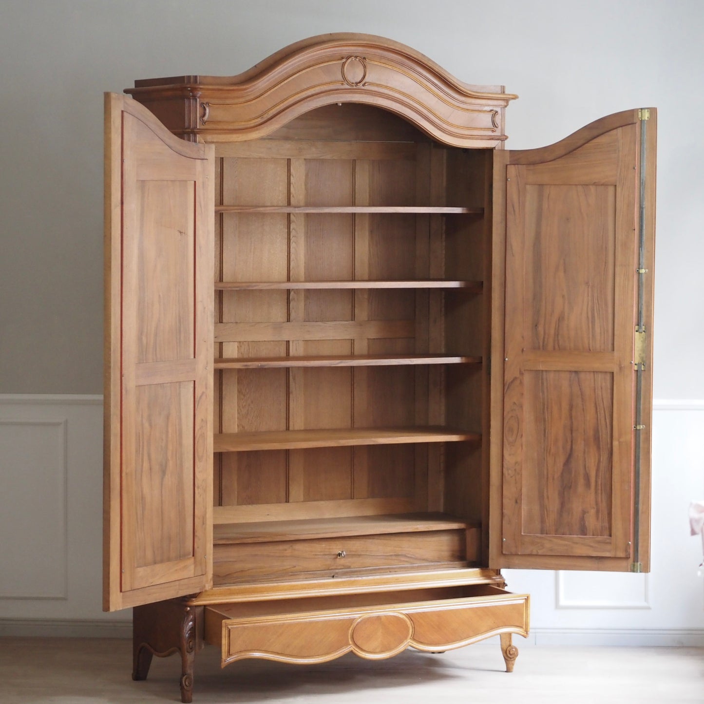 EPOCHE 1890 - Antiker französischer Spiegelschrank im Louis XV Stil