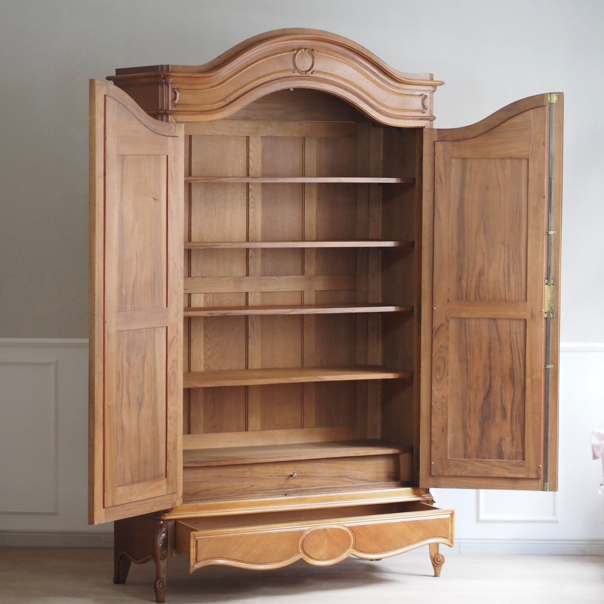 EPOCHE 1890 - Antiker französischer Spiegelschrank im Louis XV Stil
