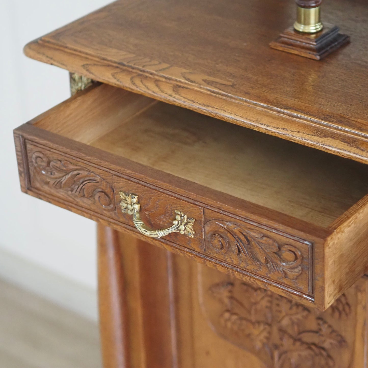 EPOCHE 1900 - Prächtiges Jugendstil Buffet mit Spiegel - Anrichte mit Facettenglas