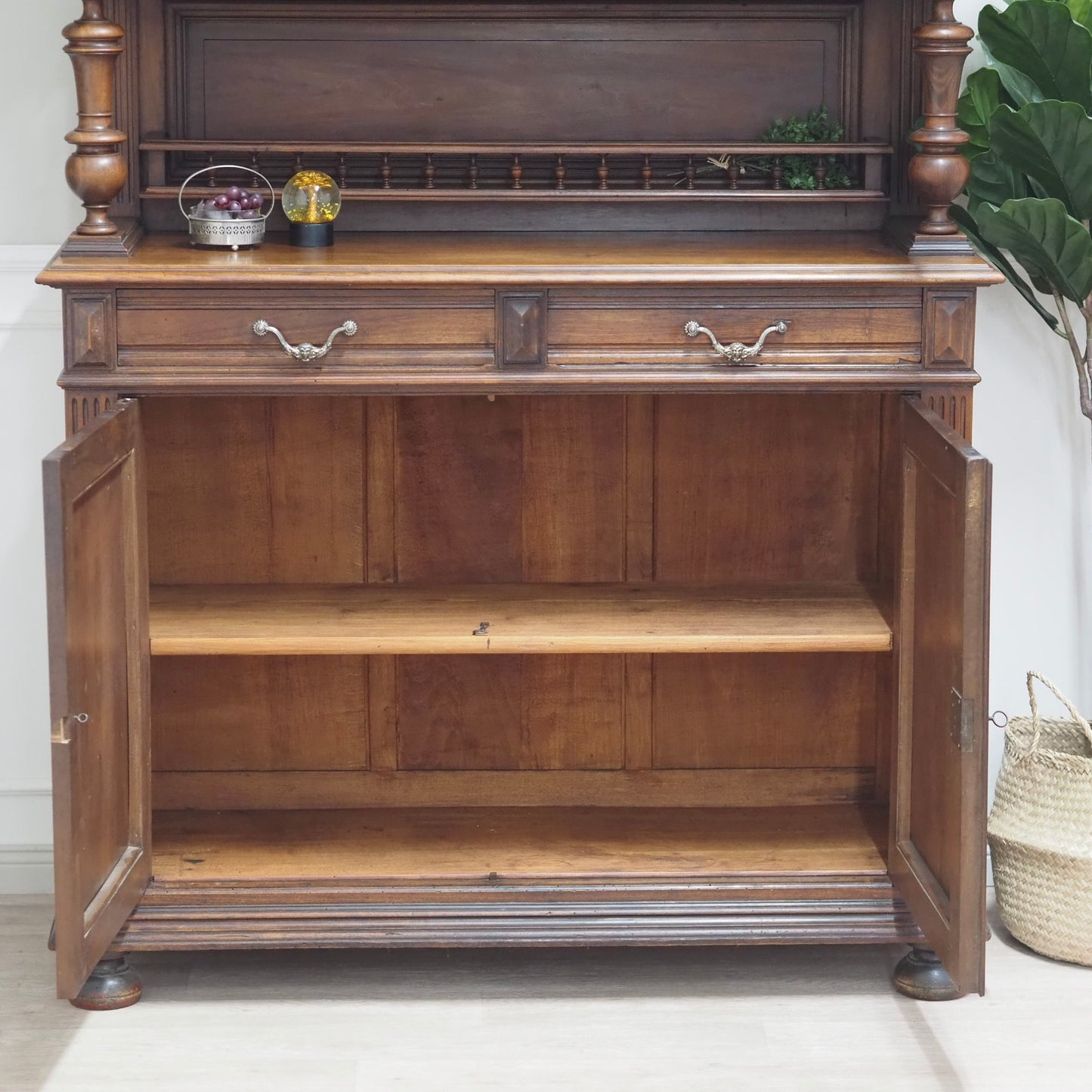 EPOCHE 1890 - Gründerzeit Buffet Kredenz Nussbaum
