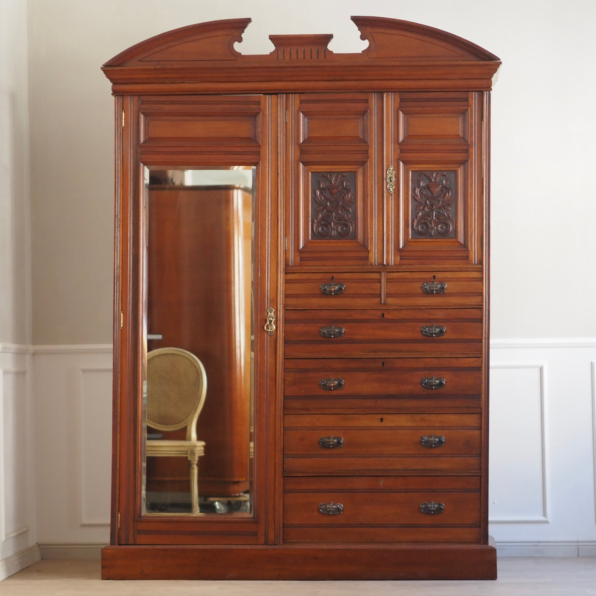 EPOCHE 1890 - Englischer Kleiderschrank mit Spiegel - Gründerzeit