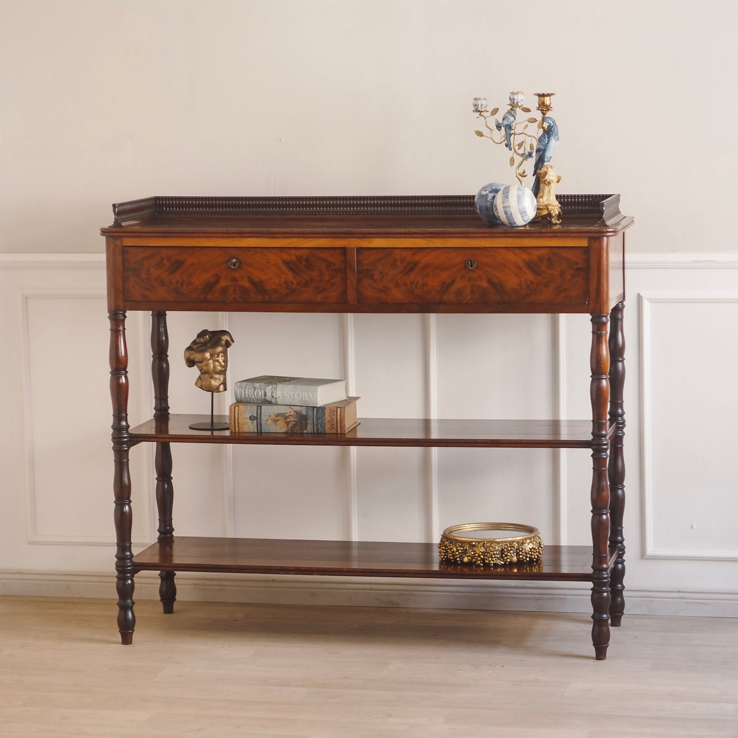 EPOCHE 1890 - Französicher Mahagoni Konsolentisch Etagere