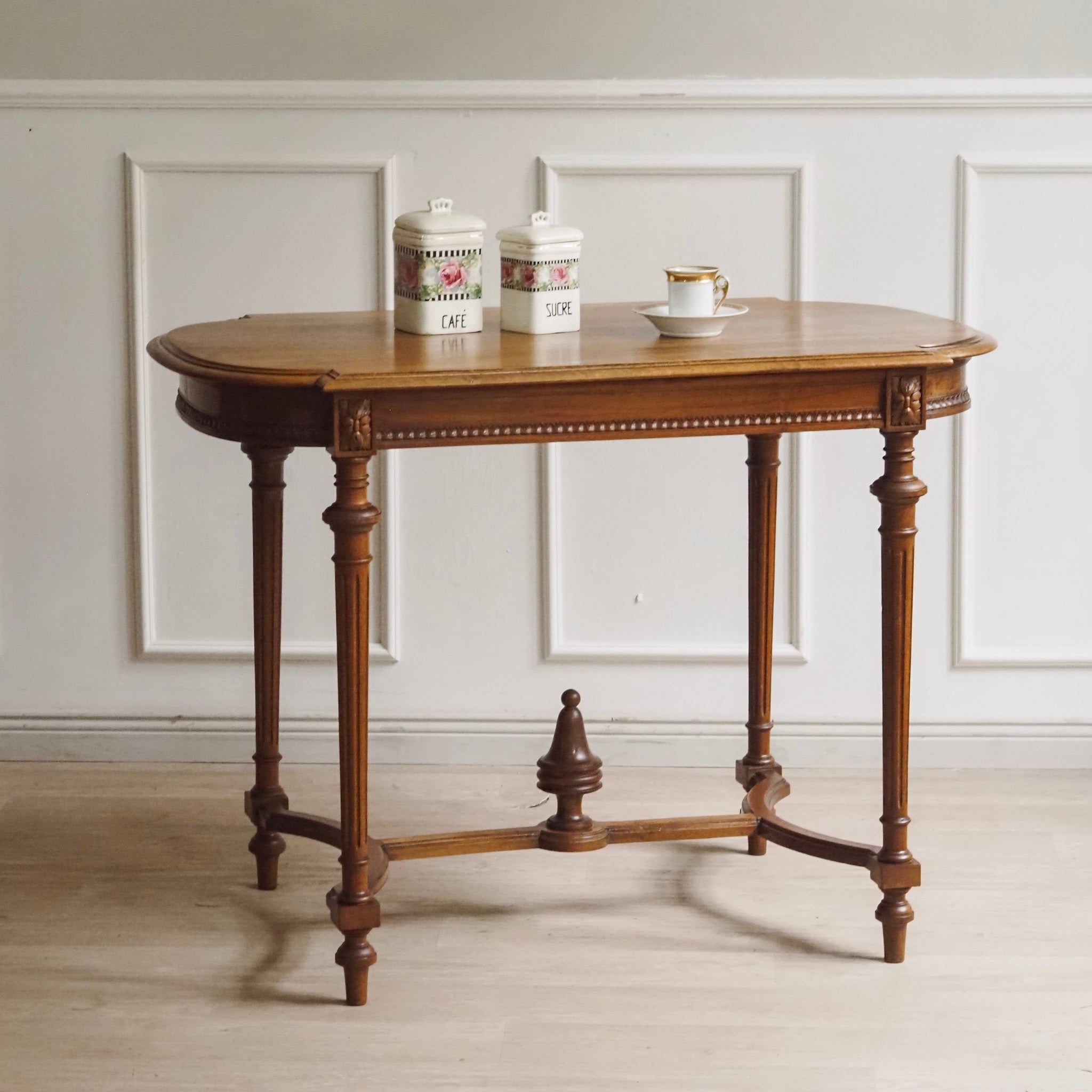 Historistischer Konsolentisch / Salontisch mit gedrechselten Beinen und Mittelsteg um 1900