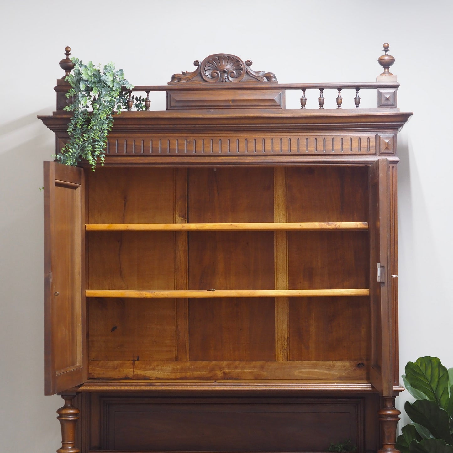 EPOCHE 1890 - Gründerzeit Buffet Kredenz Nussbaum