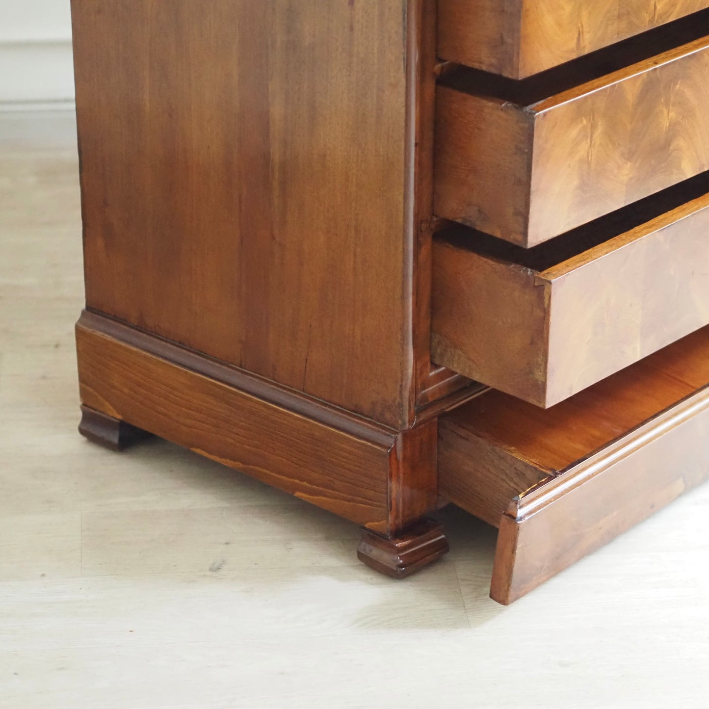 EPOCHE 1850 - Französische Kommode mit schwarzem Marmor - Louis-Philippe, Mahagoni