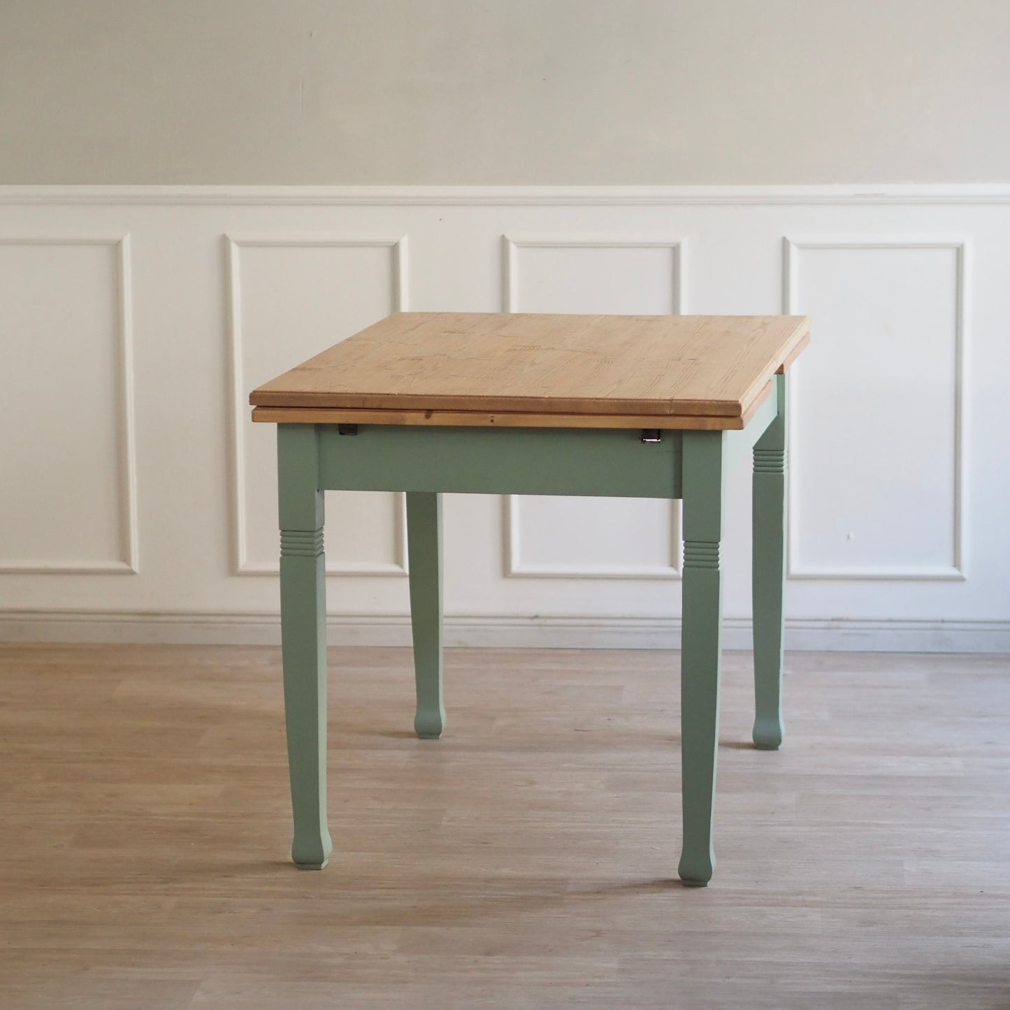 EPOCHE 1910 - Ausziehbarer Landhaus-Küchentisch in Mintgrün, Natur Vintage Esstisch